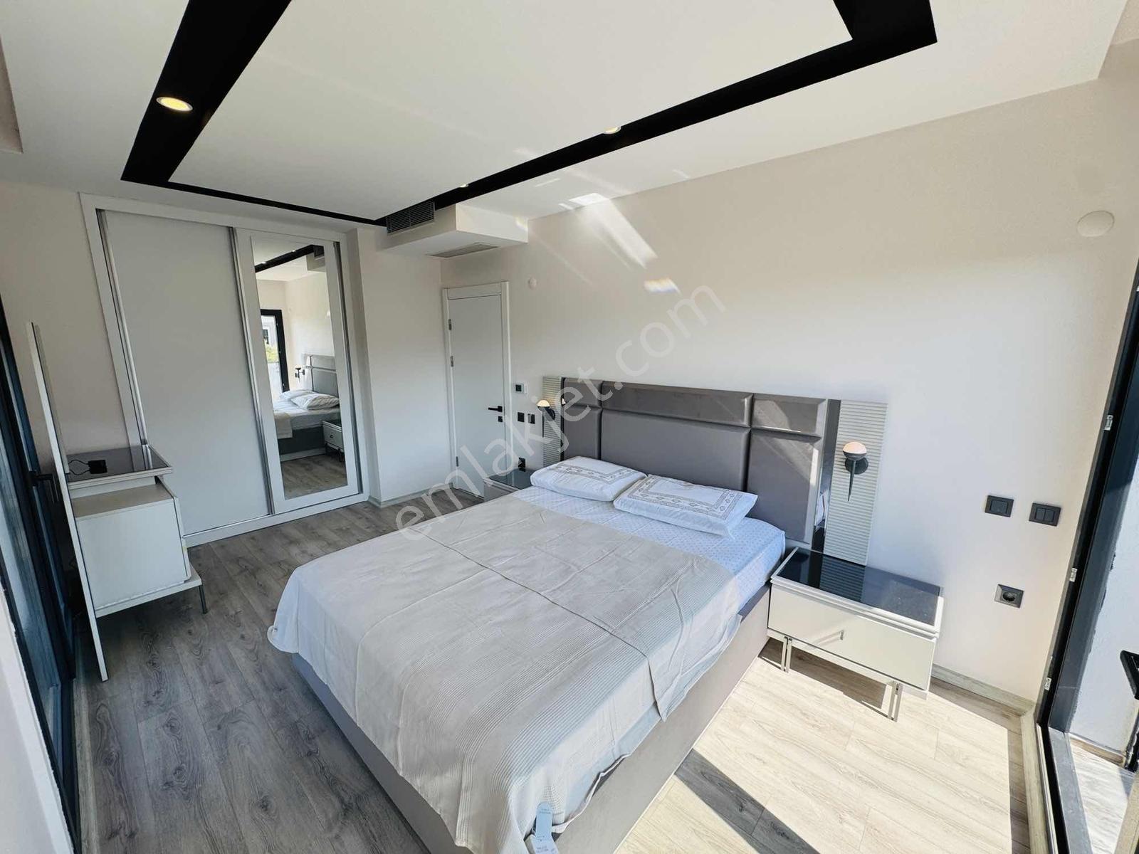 Kuşadası'nda Tam Müstakil Asansörlü Full Sıfır Eşyalı 4+1 Villa - Görsel 16