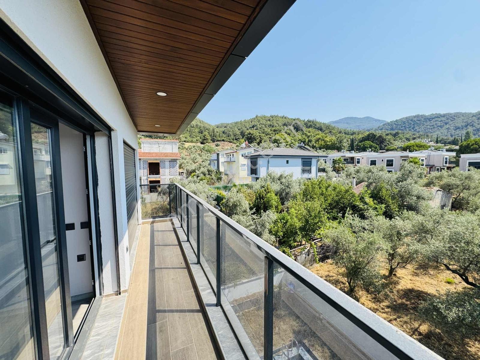 Kuşadası'nda Tam Müstakil Asansörlü Full Sıfır Eşyalı 4+1 Villa - Görsel 34