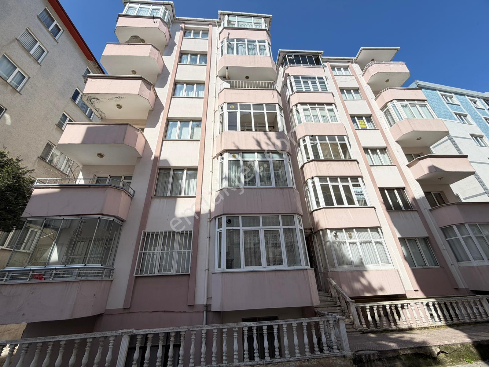 Remax Land Güvencesiyle Muhittinde Merkezi Konumda Kiralık 2+1 Daire - Görsel 2