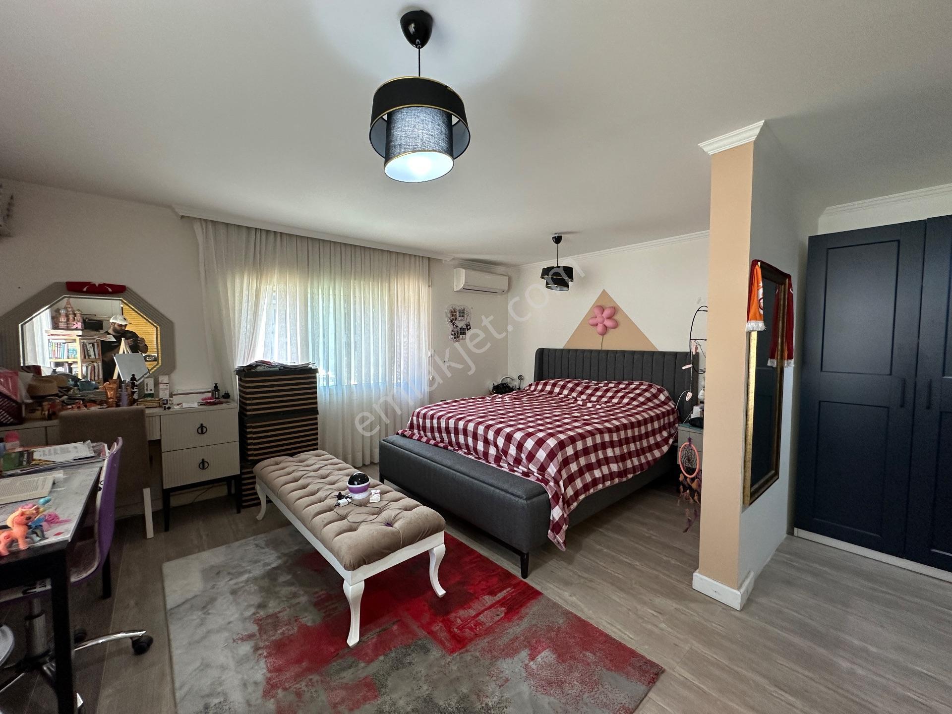 Narlıdere Limanreis Mahallesinde Denize Sıfır Satılık Villa - Görsel 32