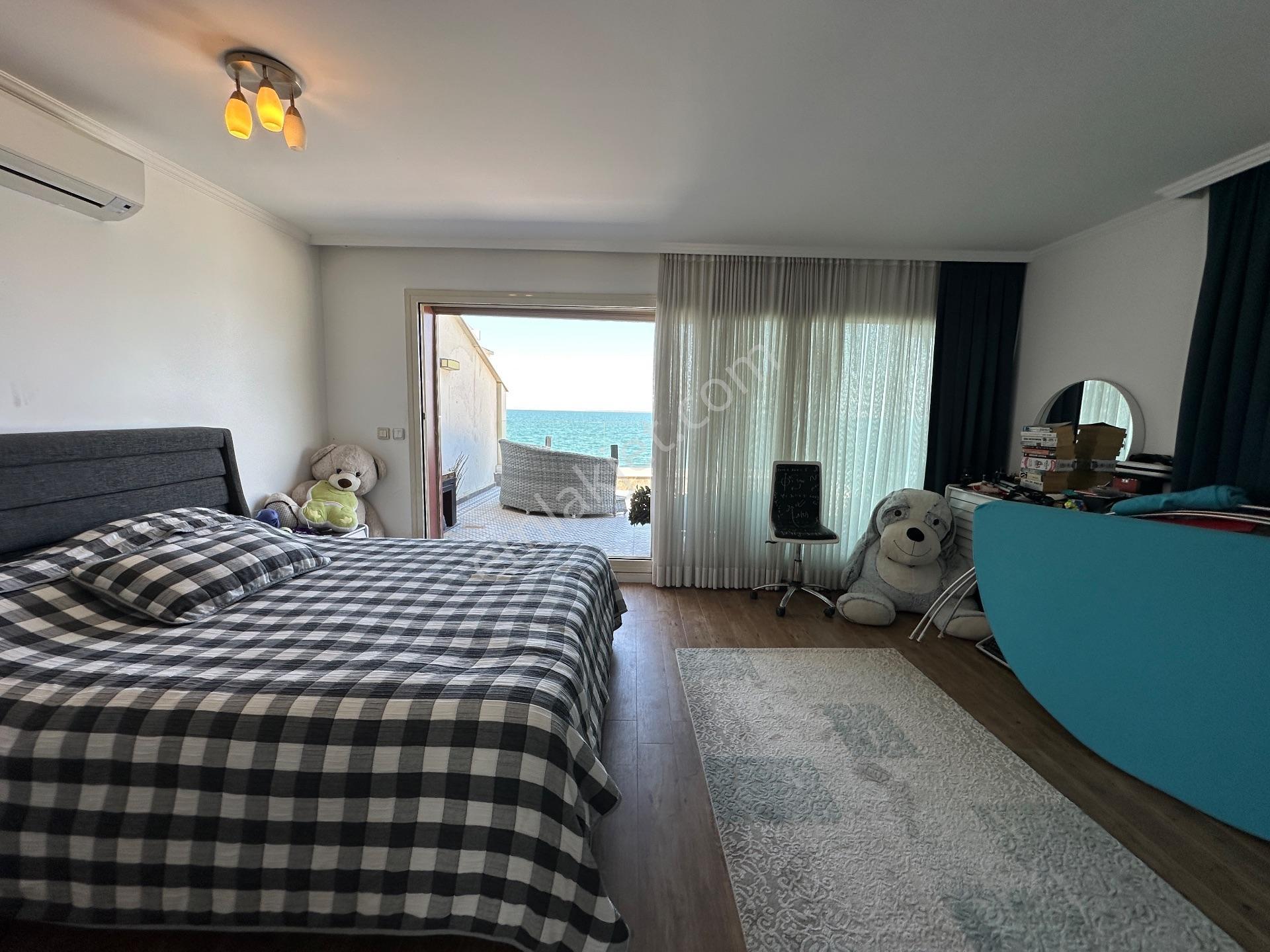 Narlıdere Limanreis Mahallesinde Denize Sıfır Satılık Villa - Görsel 29