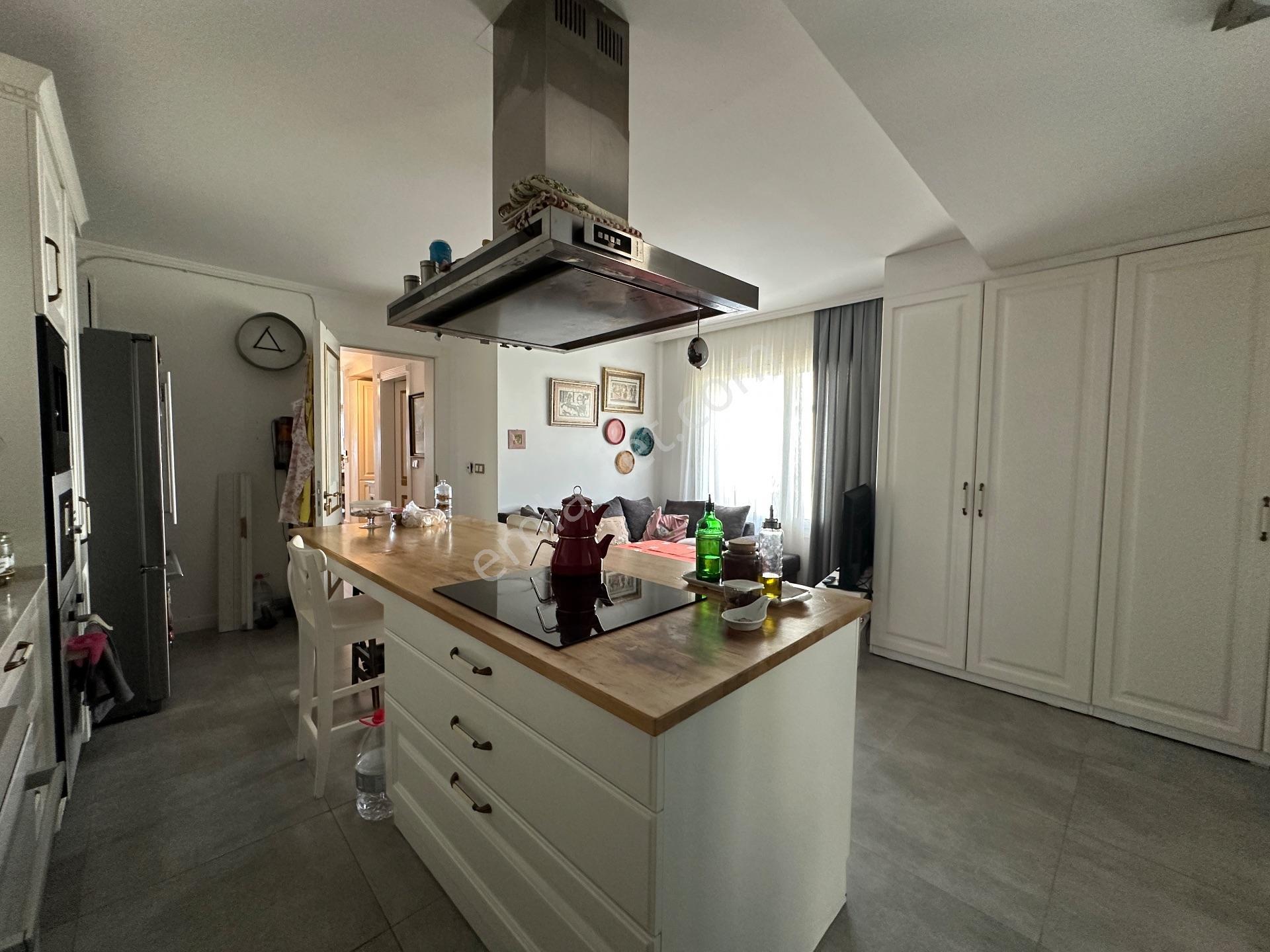 Narlıdere Limanreis Mahallesinde Denize Sıfır Satılık Villa - Görsel 21