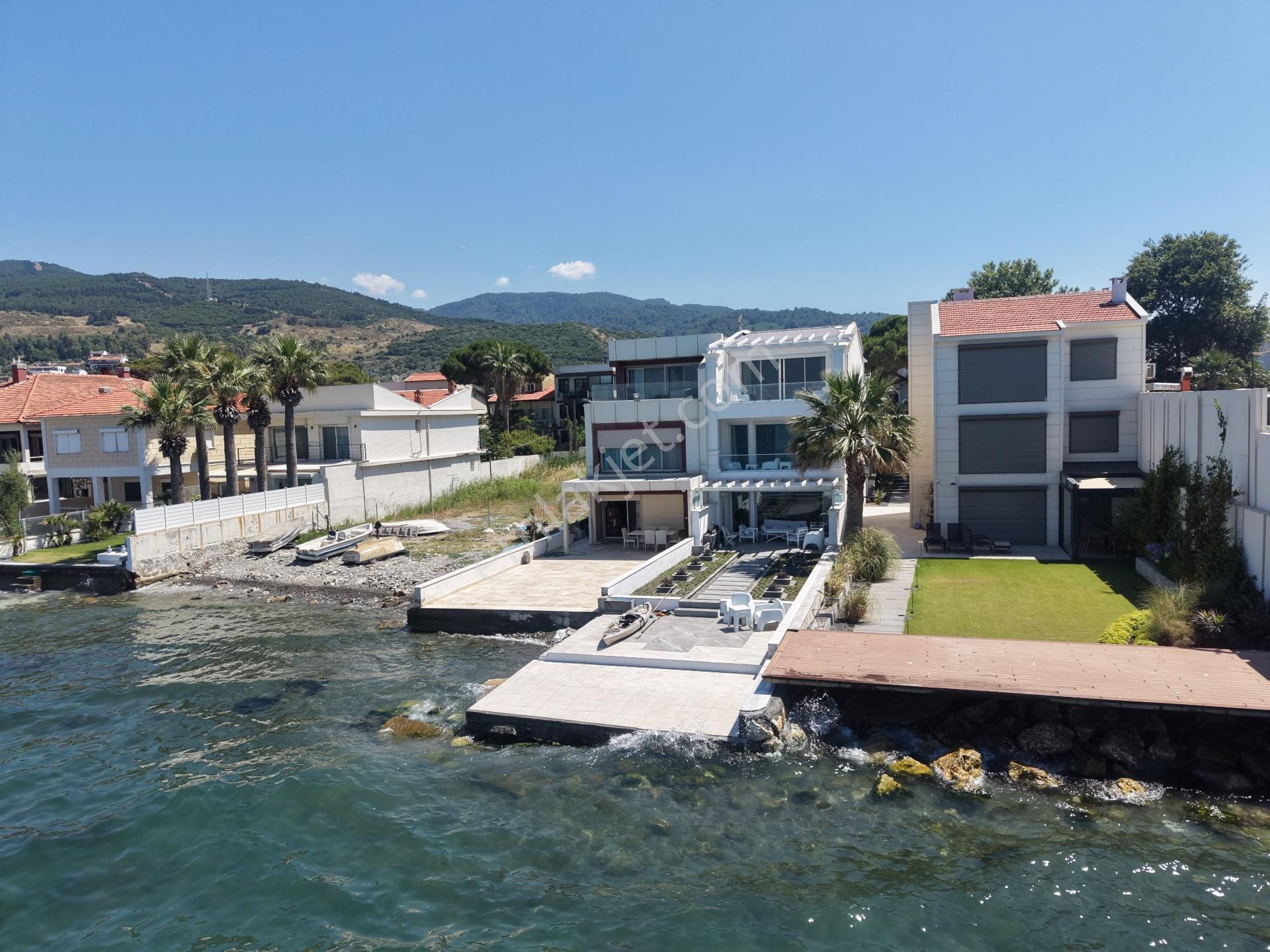 Narlıdere Limanreis Mahallesinde Denize Sıfır Satılık Villa - Görsel 3