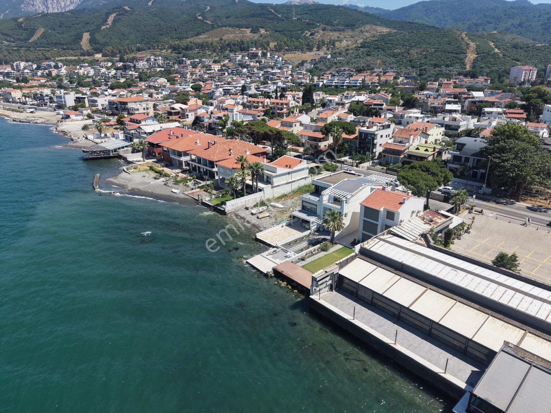 Narlıdere Limanreis Mahallesinde Denize Sıfır Satılık Villa - Görsel 6