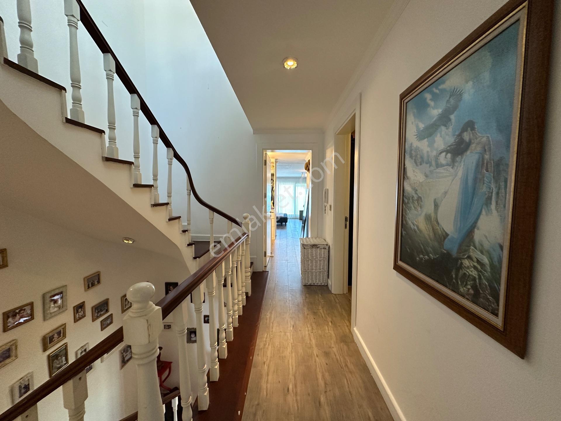 Narlıdere Limanreis Mahallesinde Denize Sıfır Satılık Villa - Görsel 22