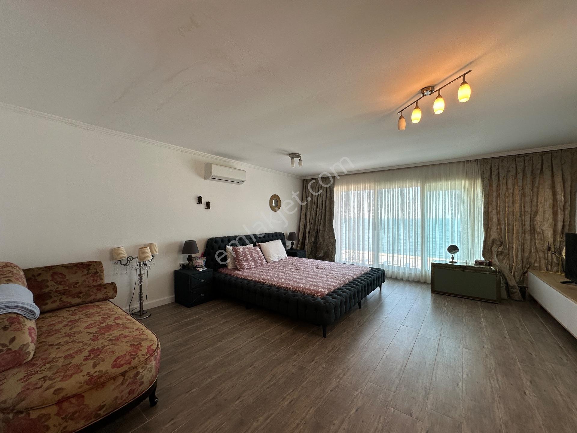 Narlıdere Limanreis Mahallesinde Denize Sıfır Satılık Villa - Görsel 23