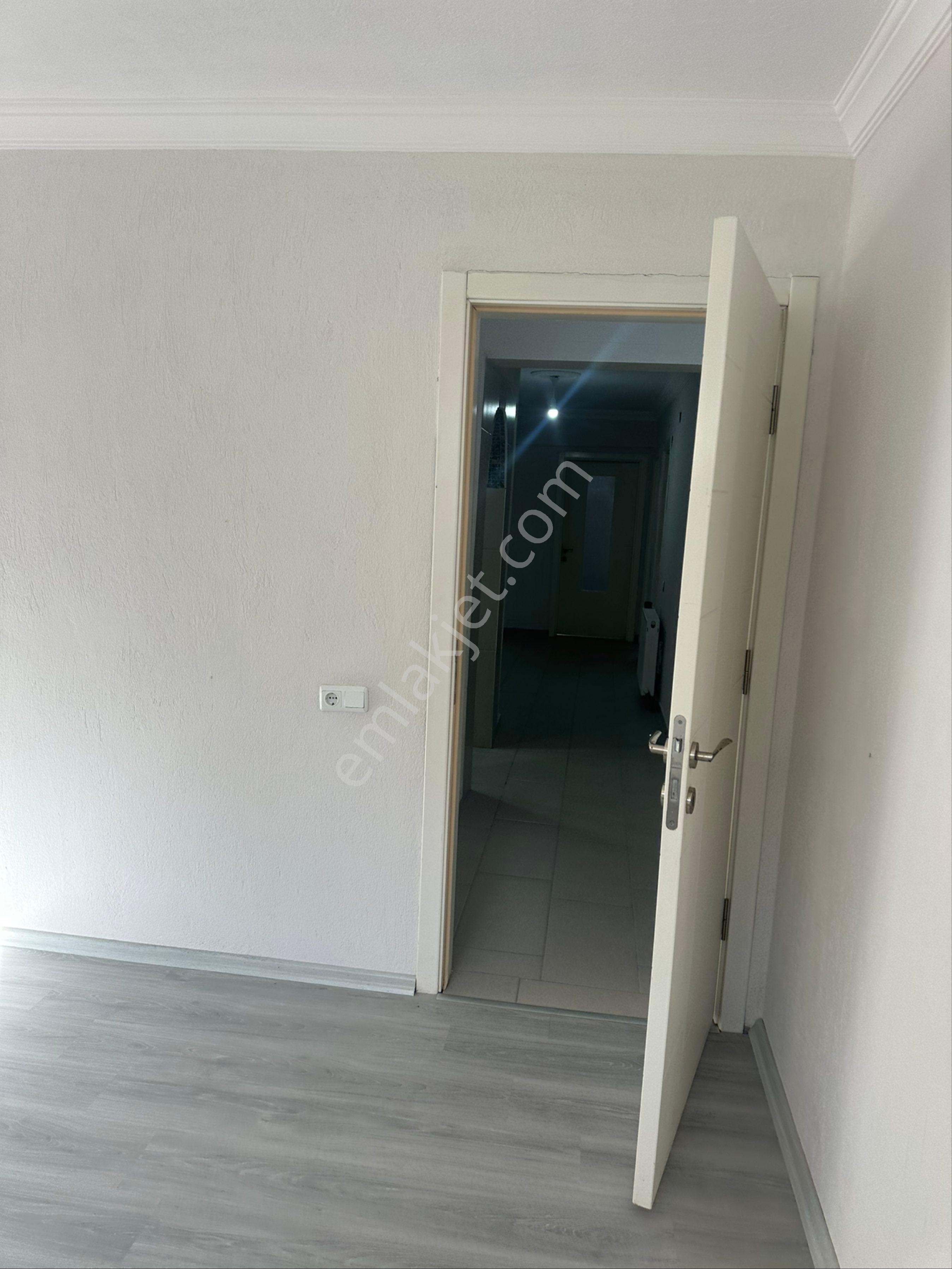 Salih Emlaktan Mehmet Akif Mahallesinde Kiralık 3+1 Geniş Daire - Görsel 30