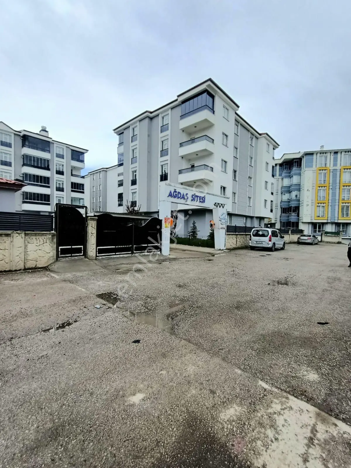 Atılım Gold Emlak'tan Dadaşkent'te Özel Kilerli, Kapalı Otoparklı 3+1 Lüx Ara Kat - Görsel 5