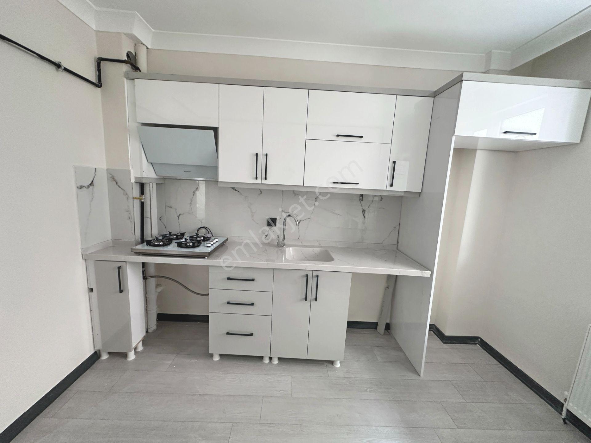 Bahçelerüstü Mahallesinde Ara Katta Sıfır 2+1 Kiralık Daire - Görsel 5