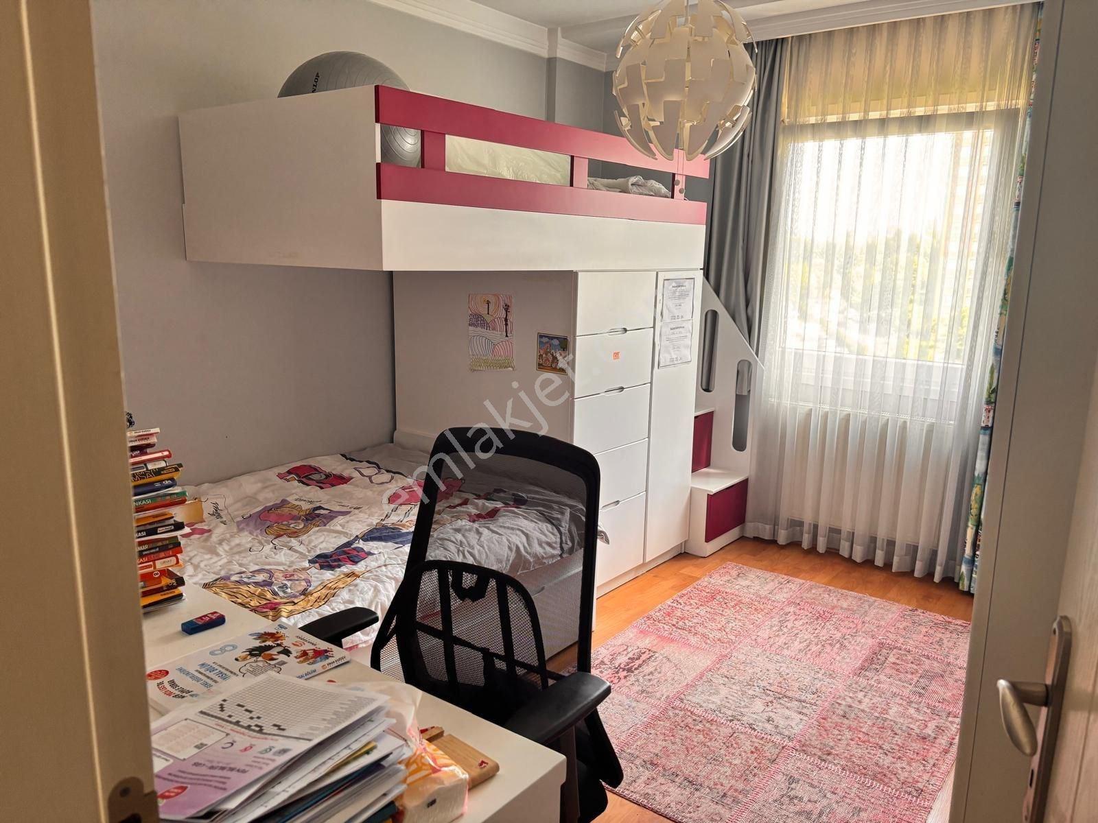 Avrupa 1'de 141m² 3+1 Peyzaj Tadilatlı Satılık Köşe Daire - Görsel 16