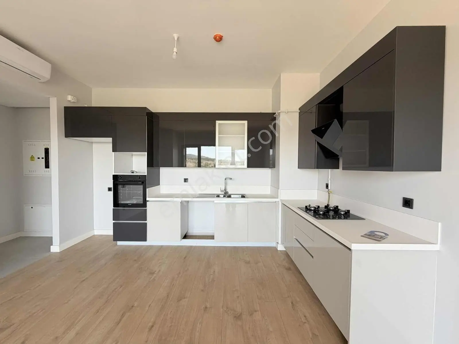 Emlak Konut Çınarköy Evleri'nde 2+1 98 M² | Geniş Plan | Peyzaj - Görsel 2