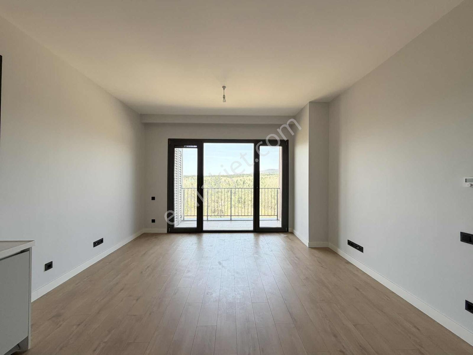 Emlak Konut Çınarköy Evleri'nde 2+1 98 M² | Geniş Plan | Peyzaj - Görsel 4