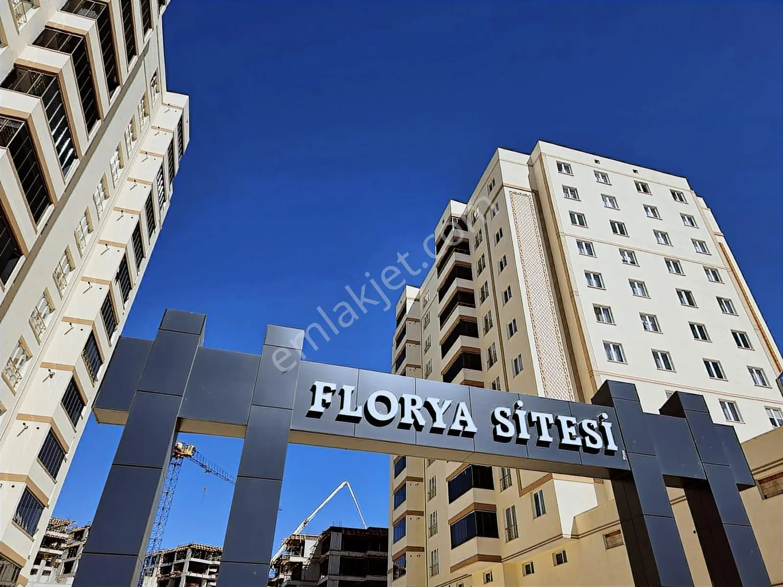 Emlak Dünyası Florya Sitesinde Özel Cephelisatılık 4+1 Daire