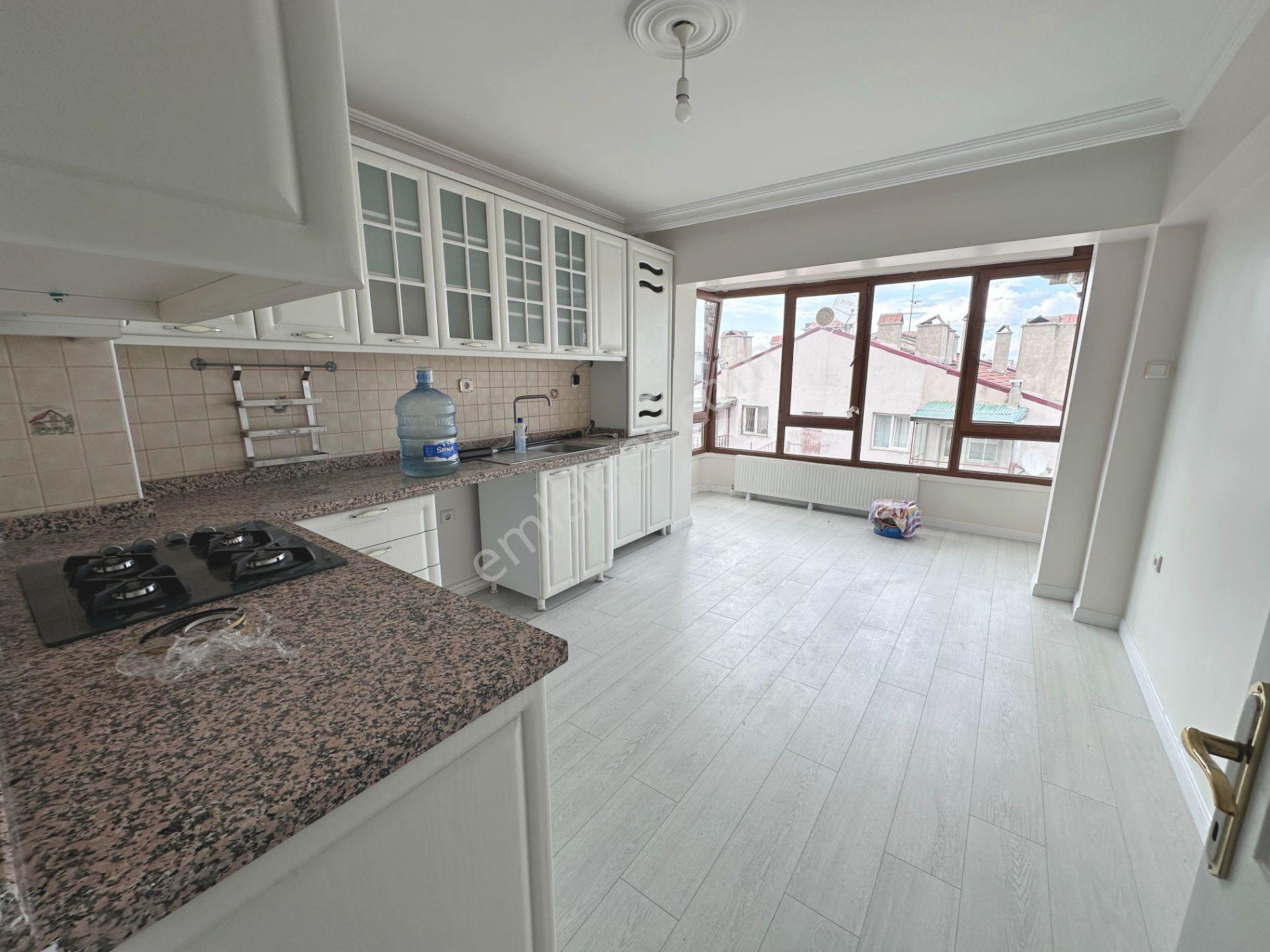 Demirlibahçe Tren Yakını Asansörlü Geniş Yapılı Kilerli 3+1 Kiralık Daire