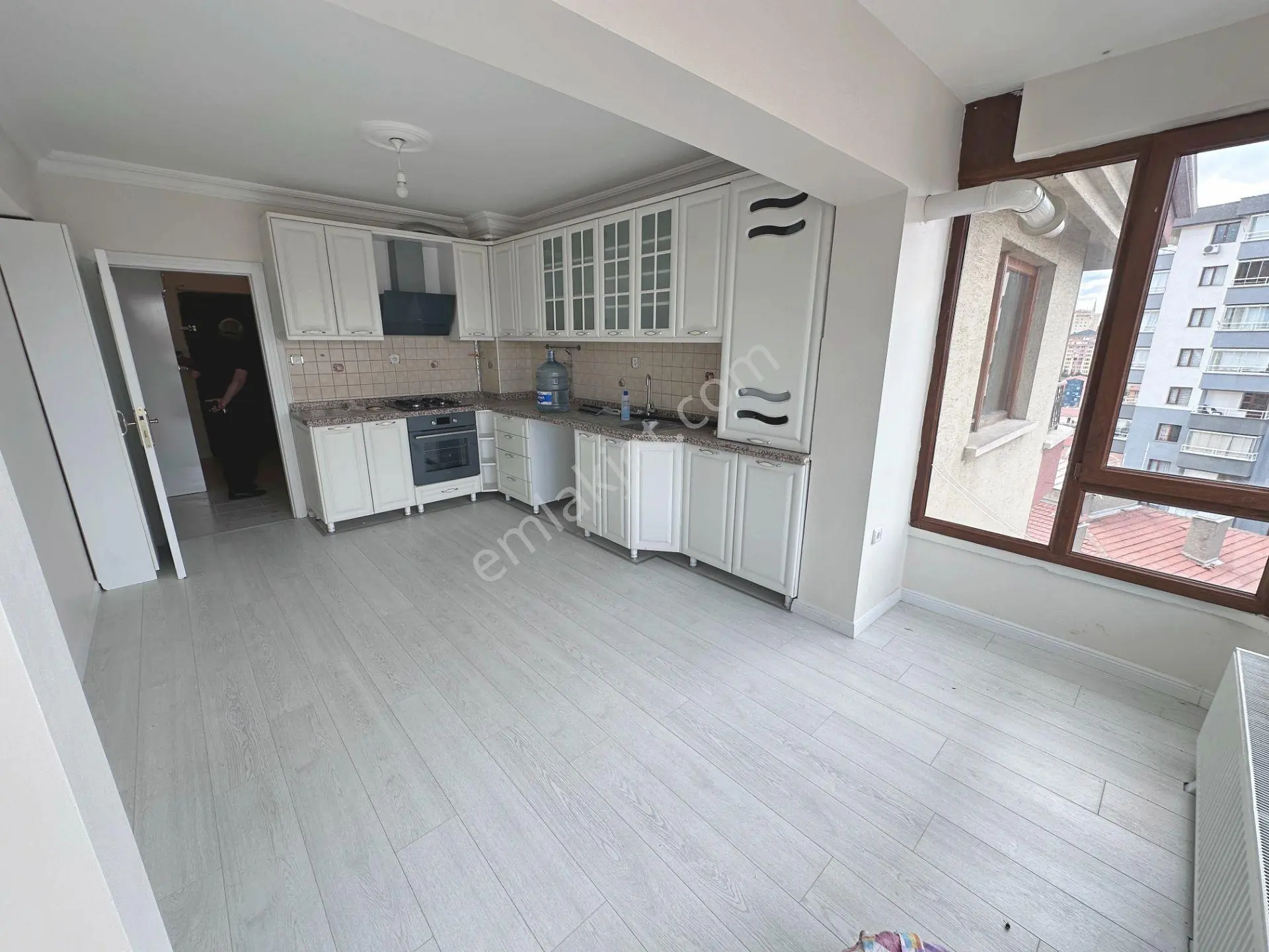 Demirlibahçe Tren Yakını Asansörlü Geniş Yapılı Kilerli 3+1 Kiralık Daire - Görsel 3