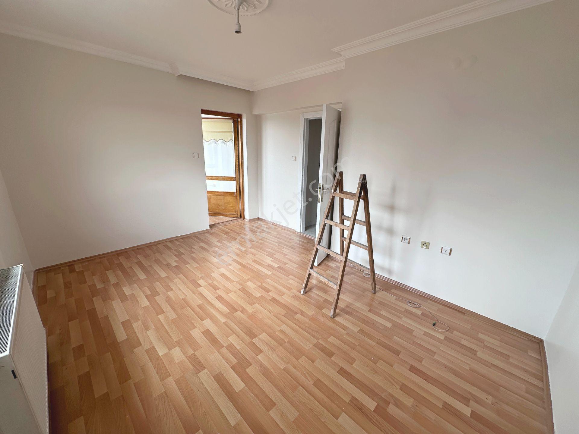 Demirlibahçe Tren Yakını Asansörlü Geniş Yapılı Kilerli 3+1 Kiralık Daire - Görsel 26