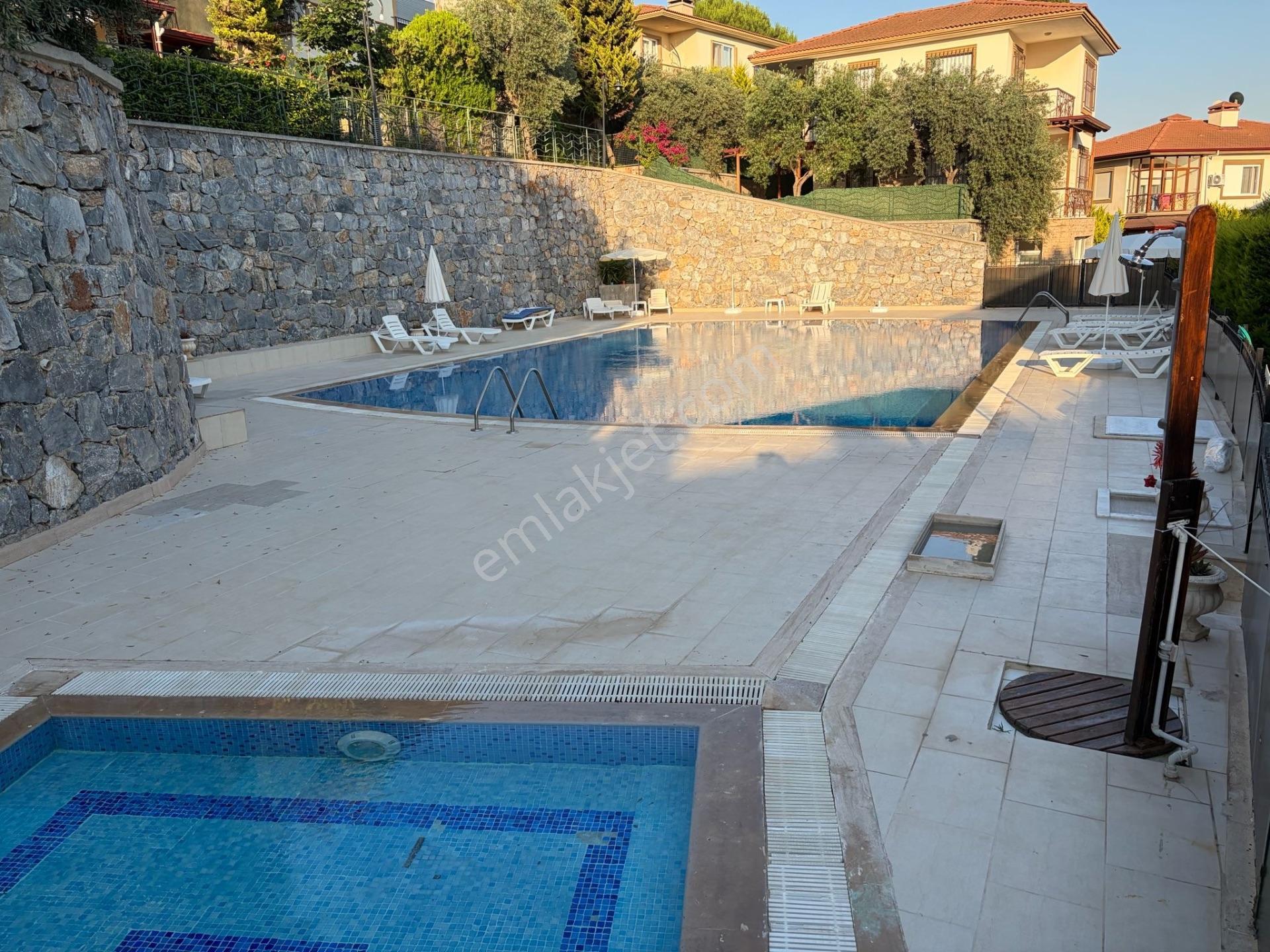 Site İçerisinde, Havuzlu, Geniş, Bakımlı, Doğalgazlı Kiralık Villa - Görsel 30