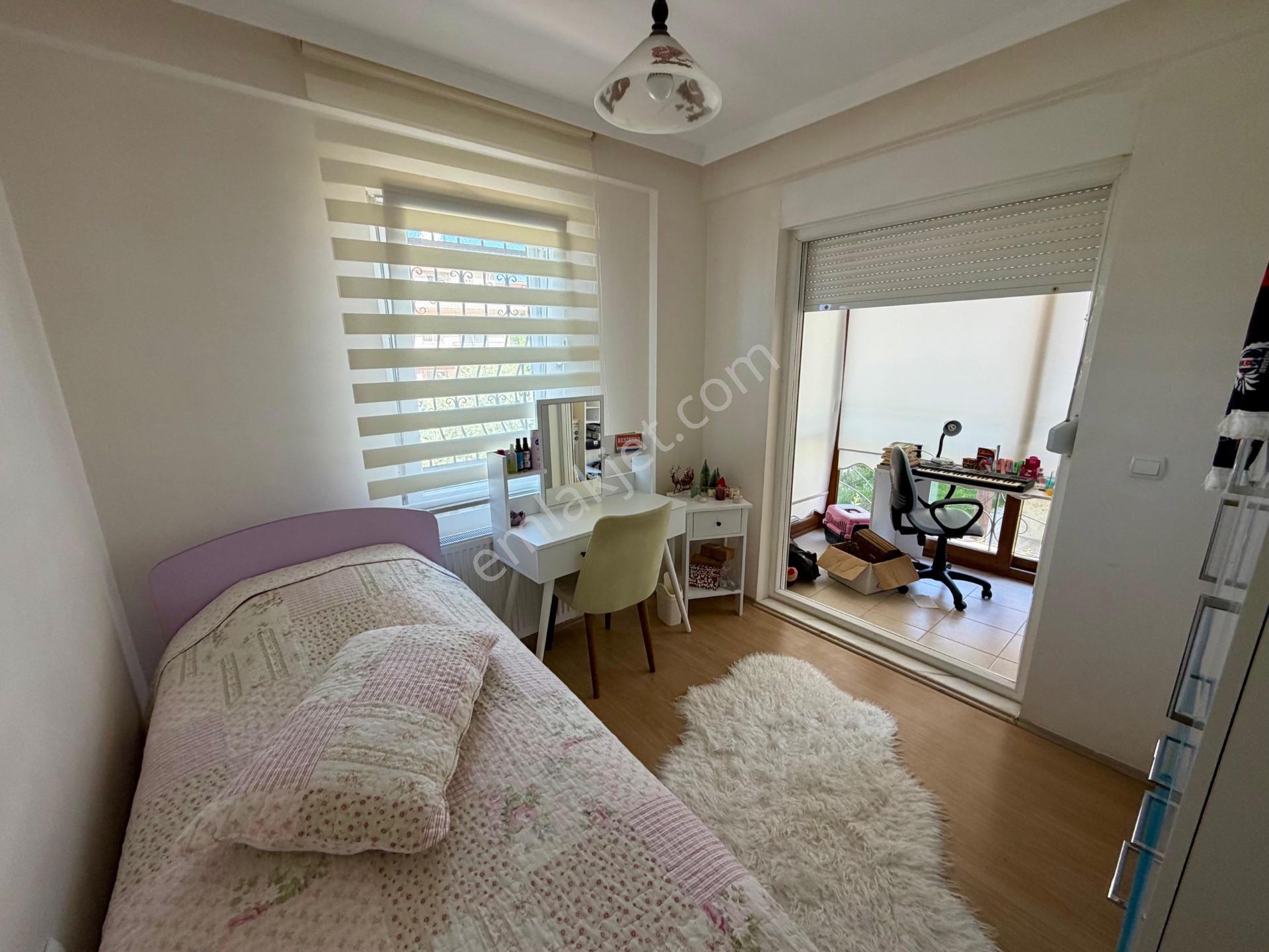 Site İçerisinde, Havuzlu, Geniş, Bakımlı, Doğalgazlı Kiralık Villa - Görsel 26