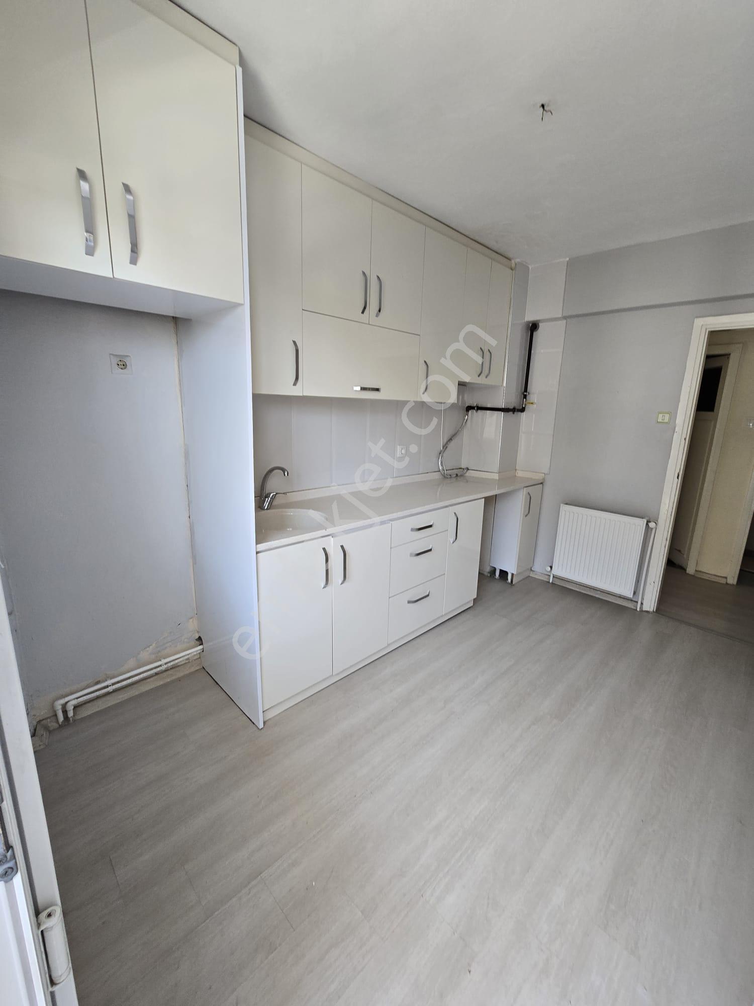 Balçova Eğitim Mahallesinde Doğalgazlı Kiralık 3+1 Daire - Görsel 3