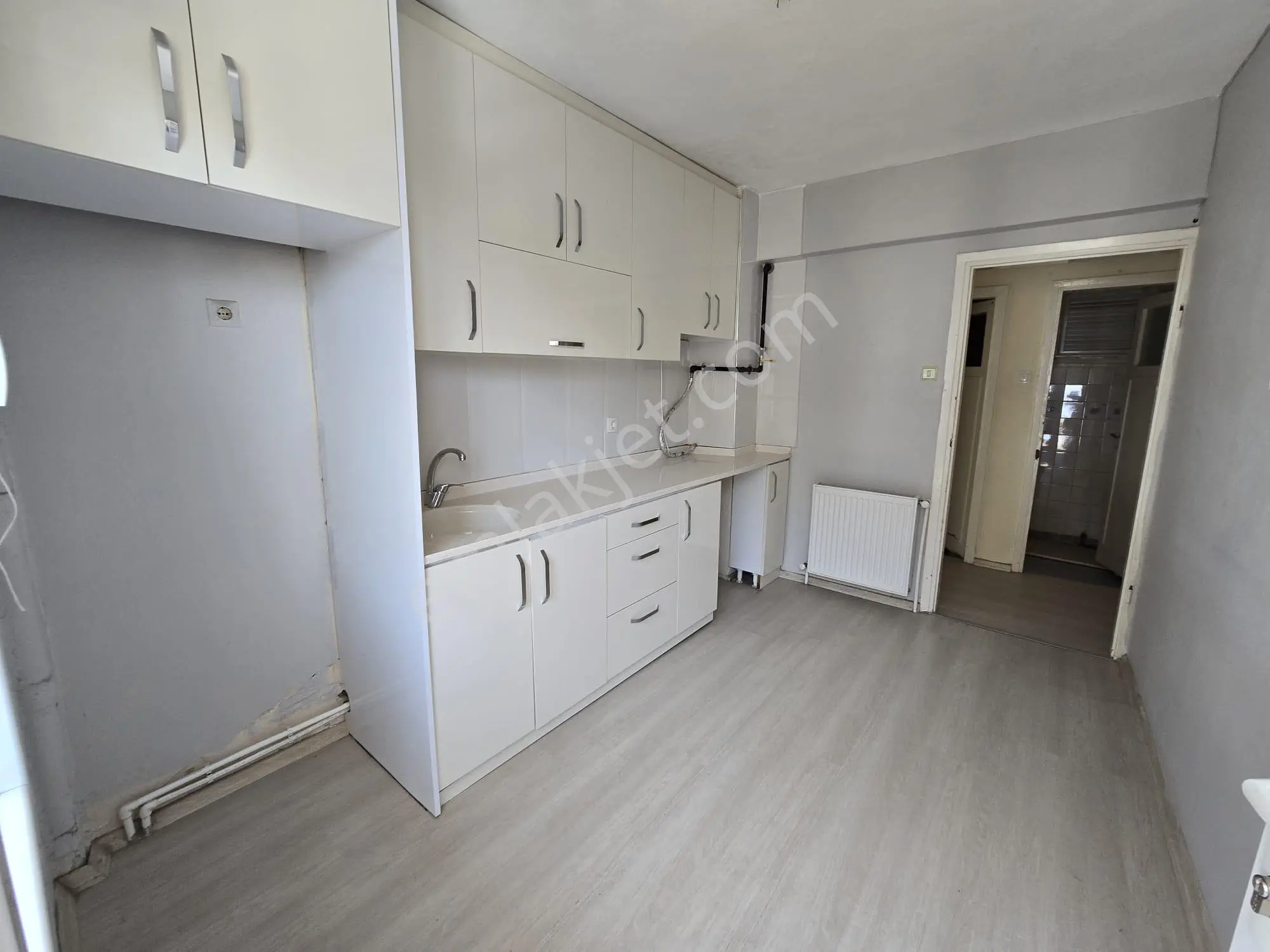 Balçova Eğitim Mahallesinde Doğalgazlı Kiralık 3+1 Daire - Görsel 2