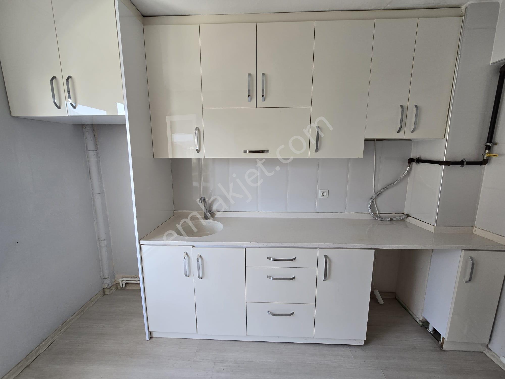 Balçova Eğitim Mahallesinde Doğalgazlı Kiralık 3+1 Daire