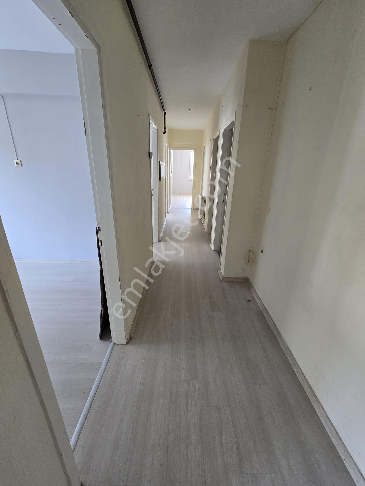 Balçova Eğitim Mahallesinde Doğalgazlı Kiralık 3+1 Daire - Görsel 14