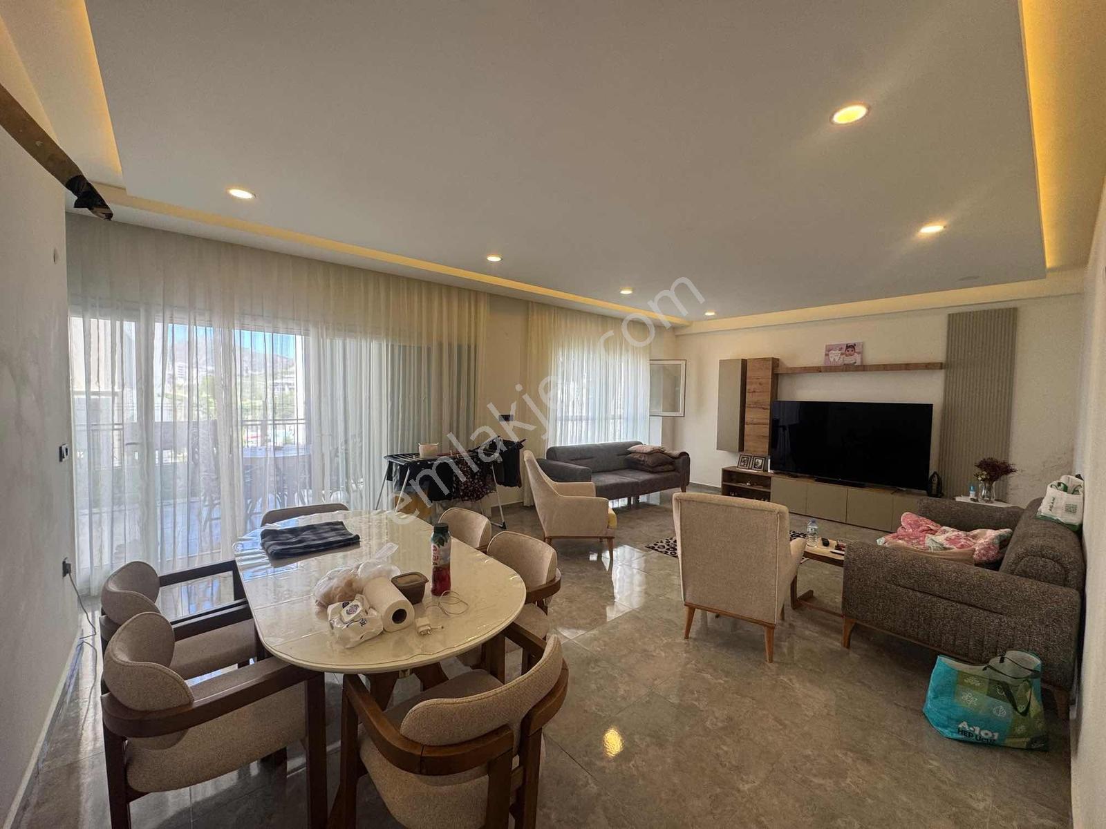 Views Emlak'tan 180m2 + 150m2 Özel Bahçeli Villa Tadında Daire - Görsel 29