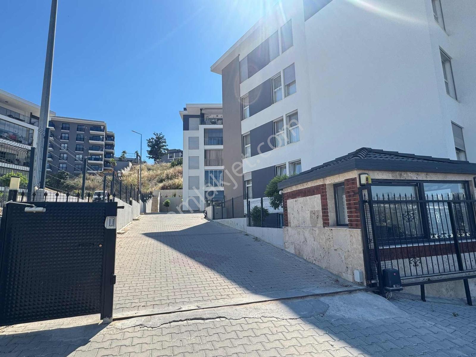 Views Emlak'tan 180m2 + 150m2 Özel Bahçeli Villa Tadında Daire - Görsel 21