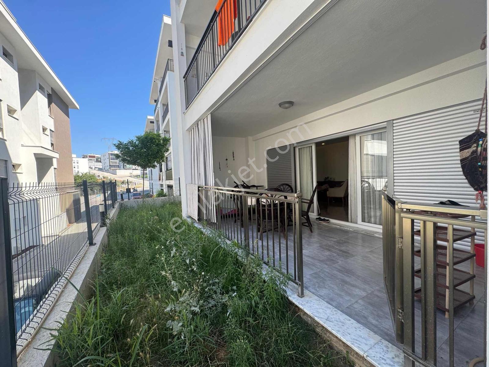 Views Emlak'tan 180m2 + 150m2 Özel Bahçeli Villa Tadında Daire - Görsel 13