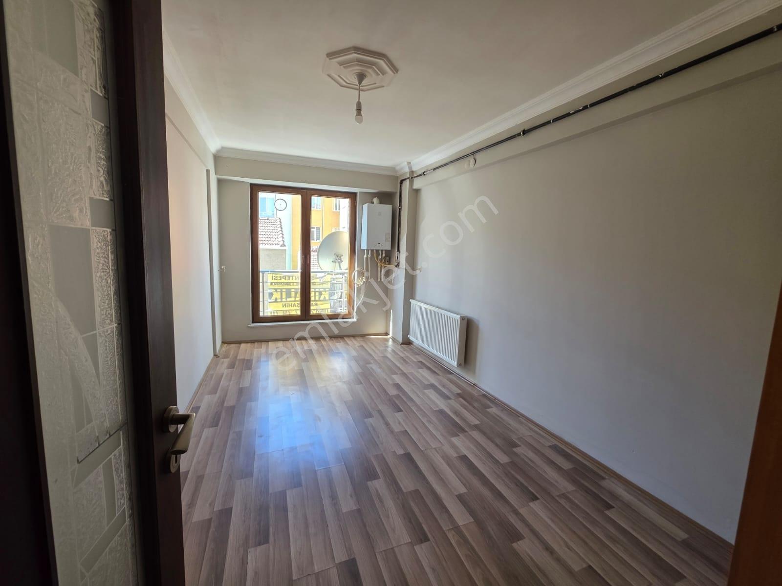 Kurtuluş Mah.bakımlı -arakat 2+0 Kiralık Daire