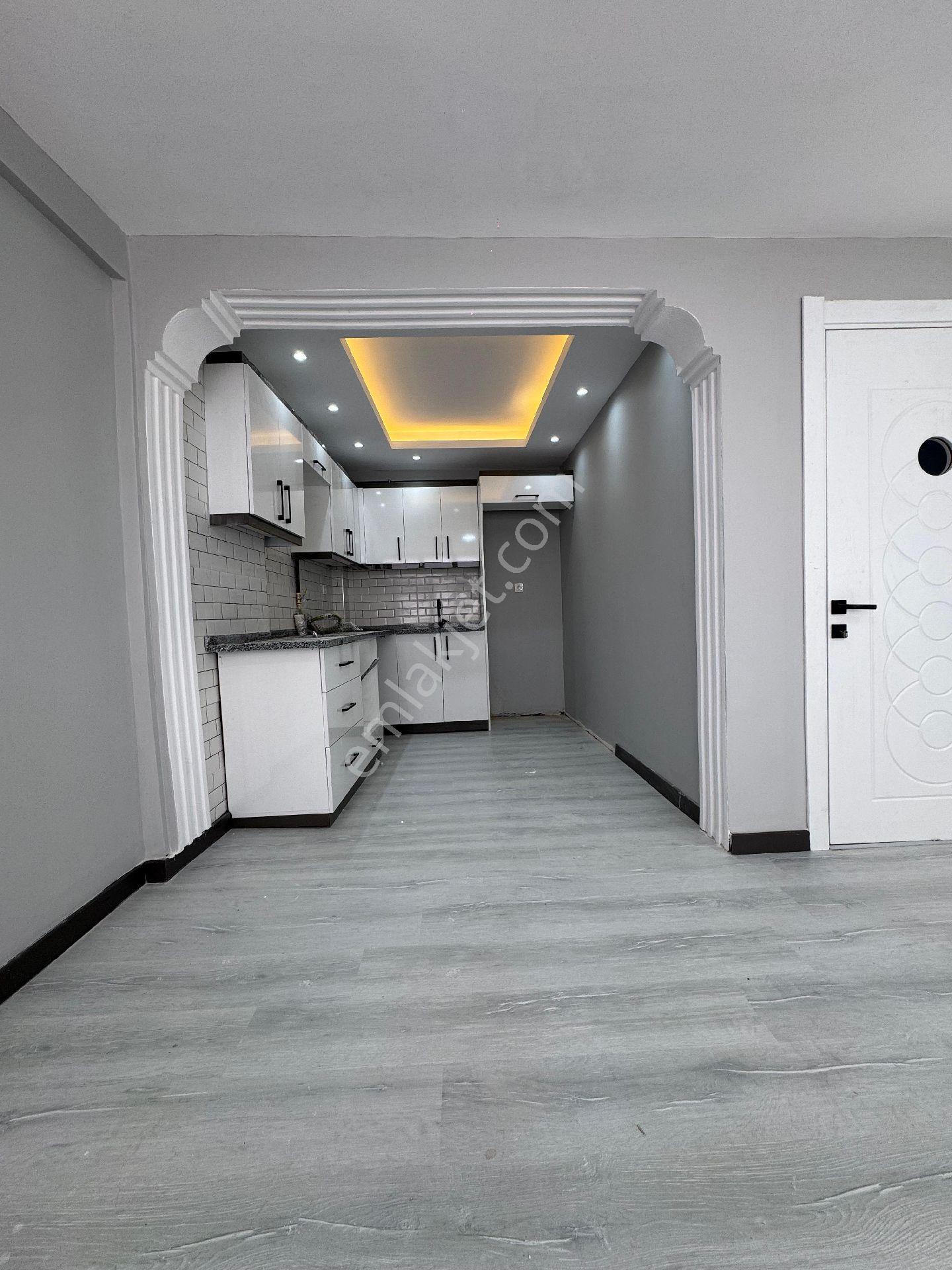 Canyapı'dan Çarşı Merkezde Mobilyacılar Çarşısında 2+0 Tadilatlı Satılık Daire