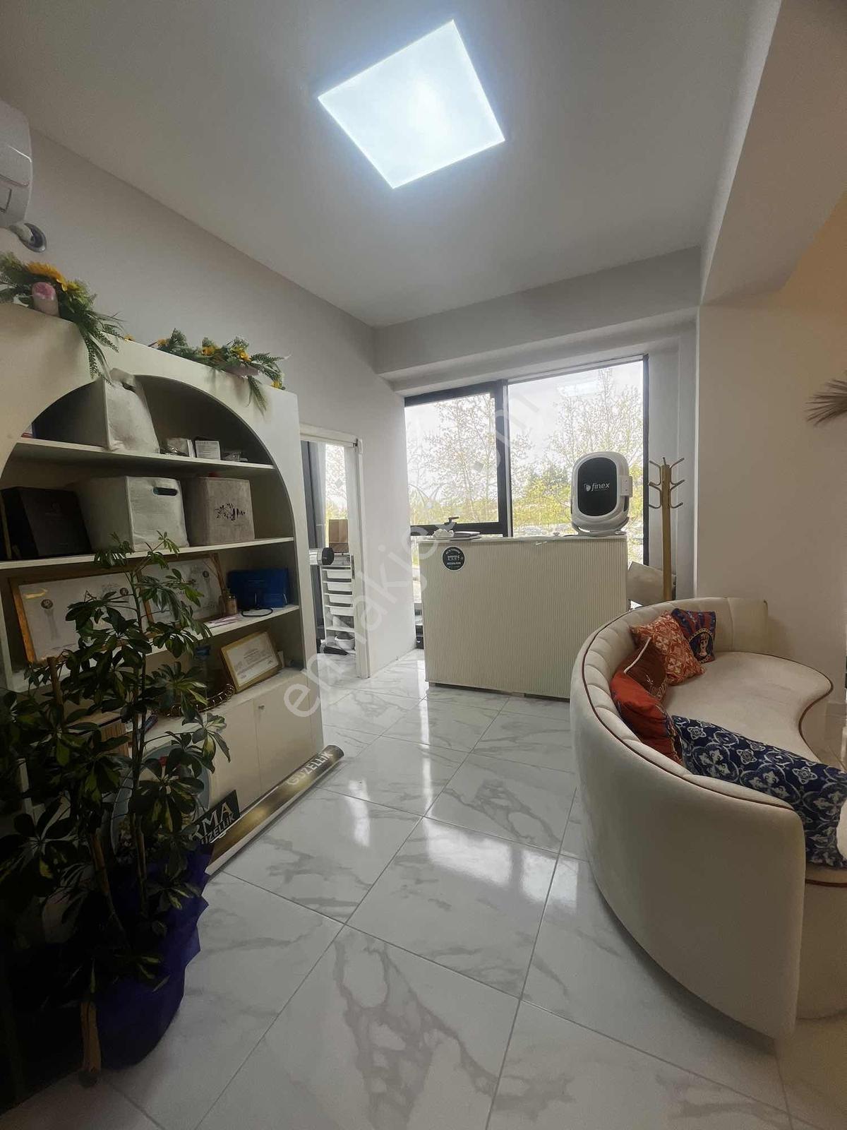 Belediye Karşısı Donanımlı İş Merkezinde Güzellik Salonu - Görsel 4