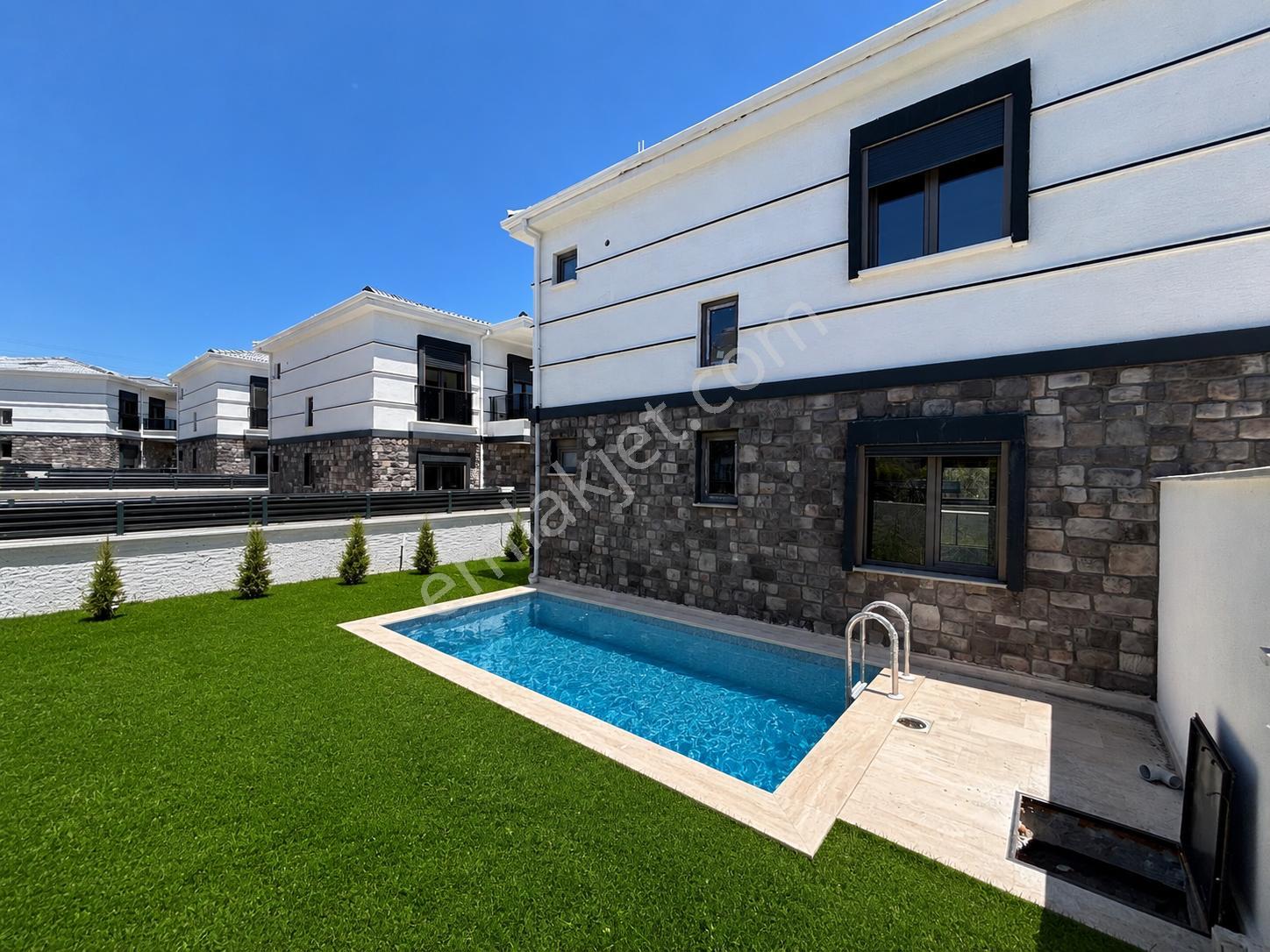 ▀▄mera Emlaktan Kadıköy Mh. Müstakil Havuzlu 3+1 Lüks İkiz Villa