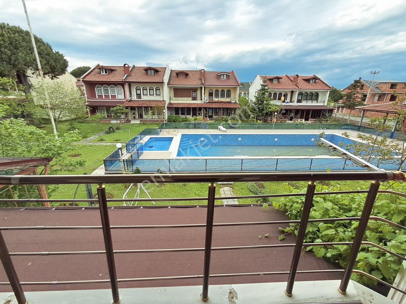 Kocaali'de Havuz Manzaralı Ve Bahçeli 5+2 Satılık Villa - Görsel 6