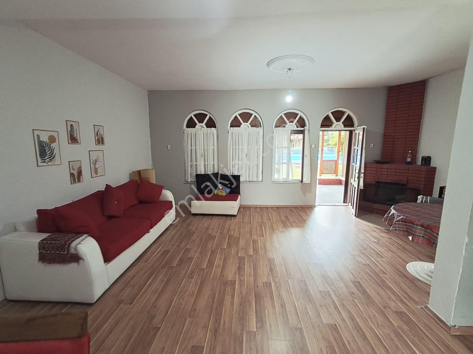 Kocaali'de Havuz Manzaralı Ve Bahçeli 5+2 Satılık Villa - Görsel 10