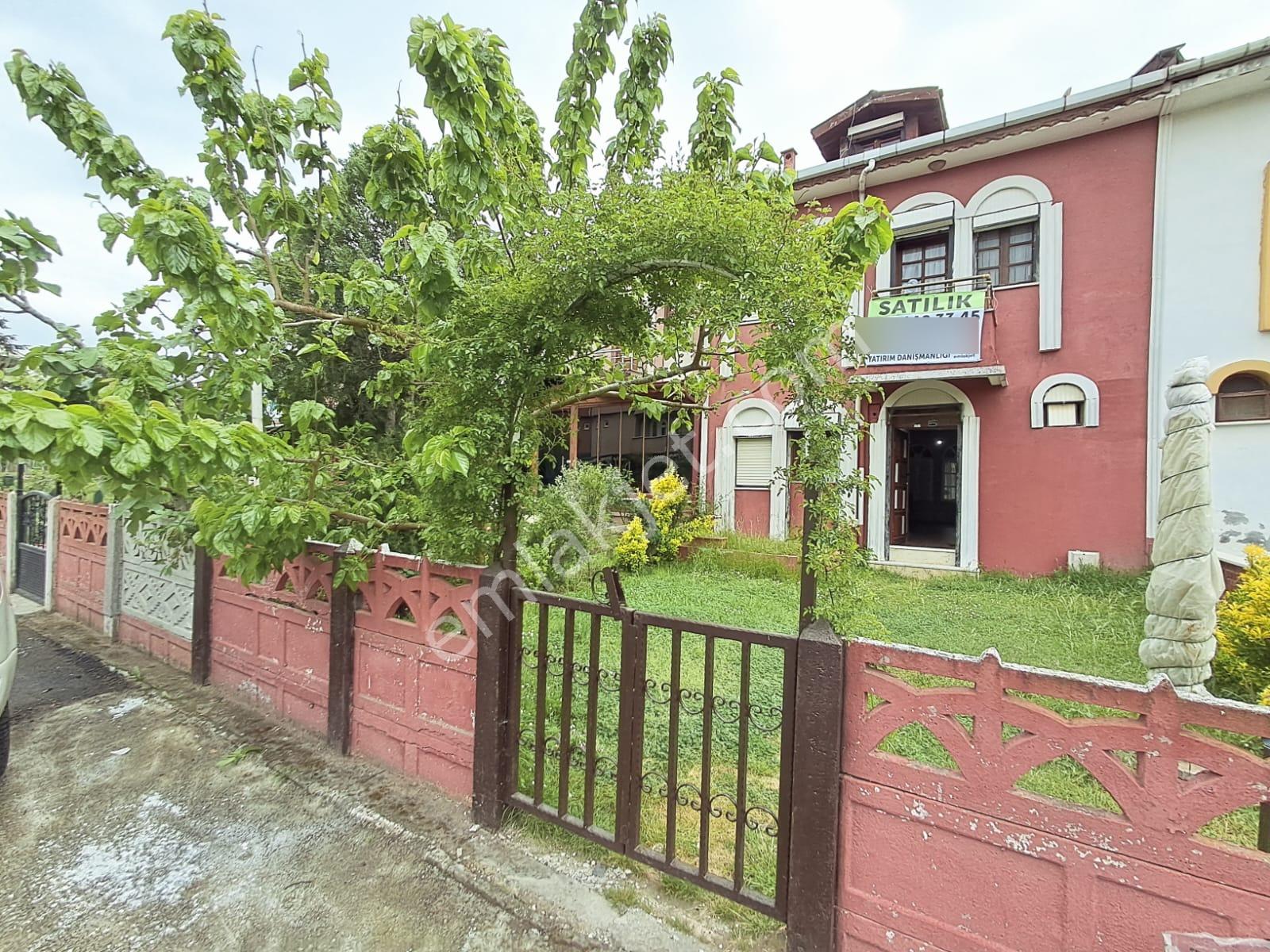 Kocaali'de Havuz Manzaralı Ve Bahçeli 5+2 Satılık Villa