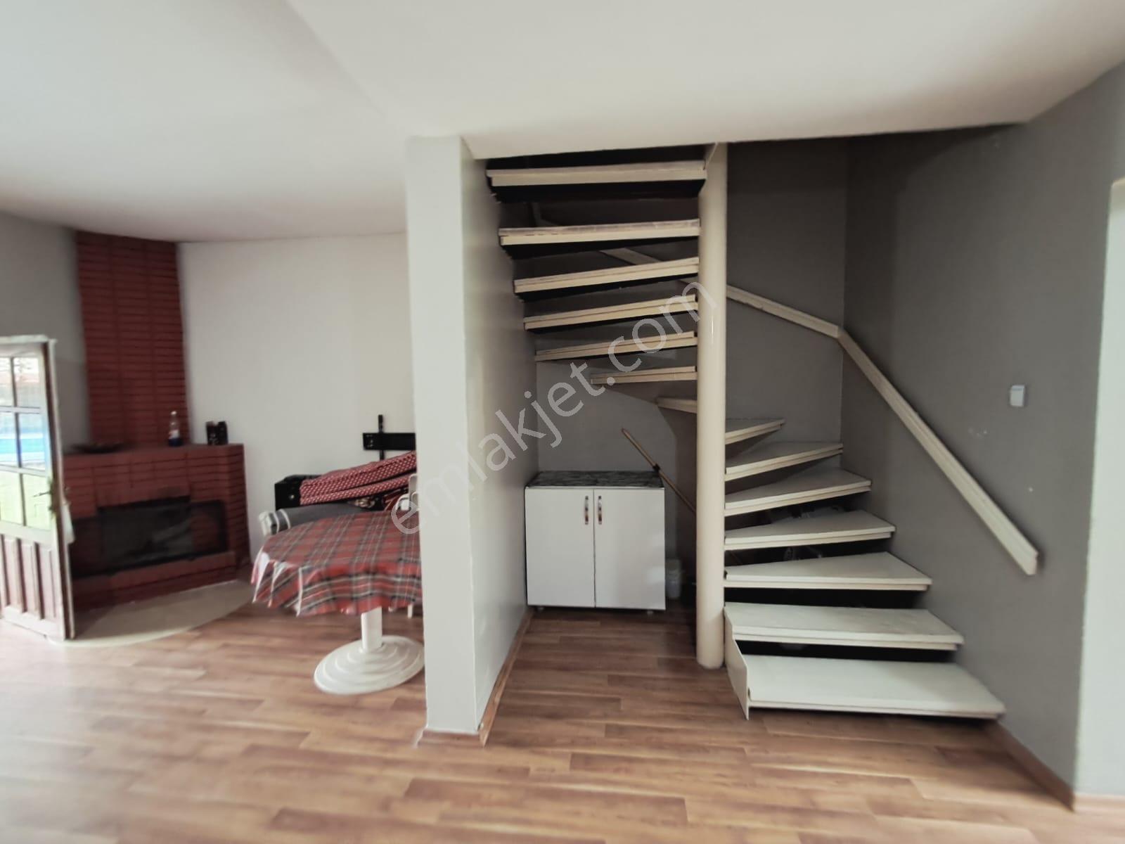 Kocaali'de Havuz Manzaralı Ve Bahçeli 5+2 Satılık Villa - Görsel 23