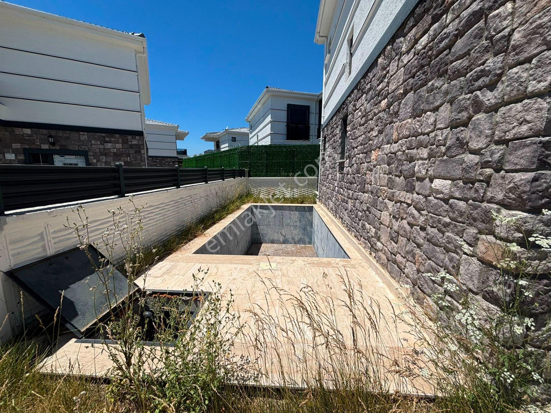 ▀▄mera Emlaktan Kadıköy Mah. Tam Müstakil Havuzlu Lüks 3+1 Villa - Görsel 17