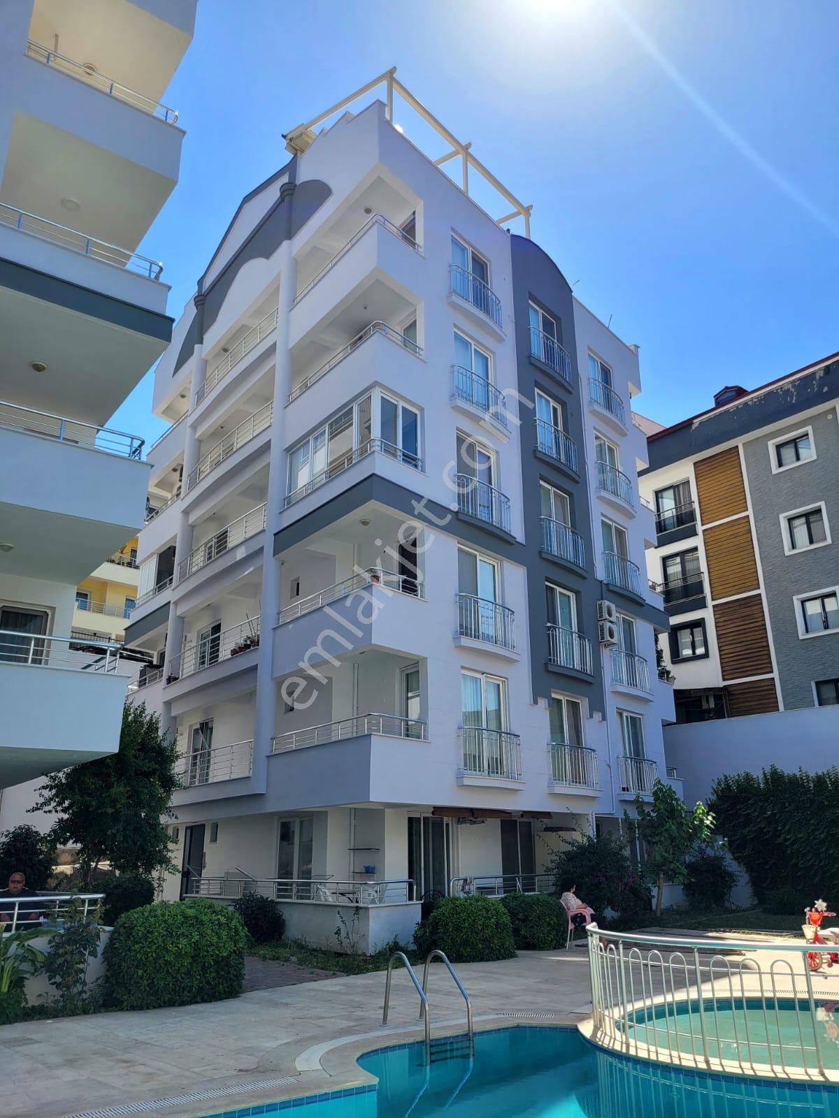 Güllük Merkezde Havuzlu Sitede Eşyalı Kiralık 1+1 Daire - Görsel 2