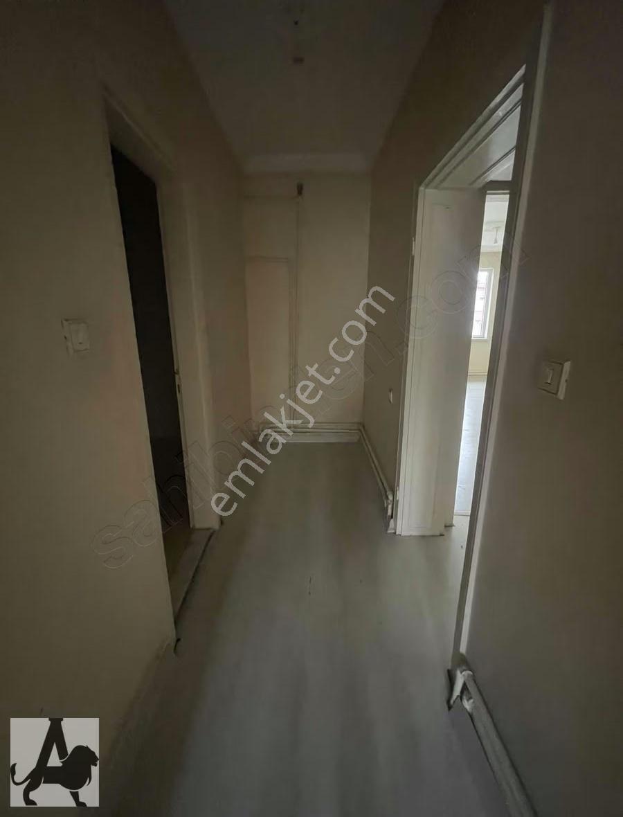 Arslan Emlaktan Karşıyakada 2+1 Manzaralı Kiralık Daire - Görsel 8
