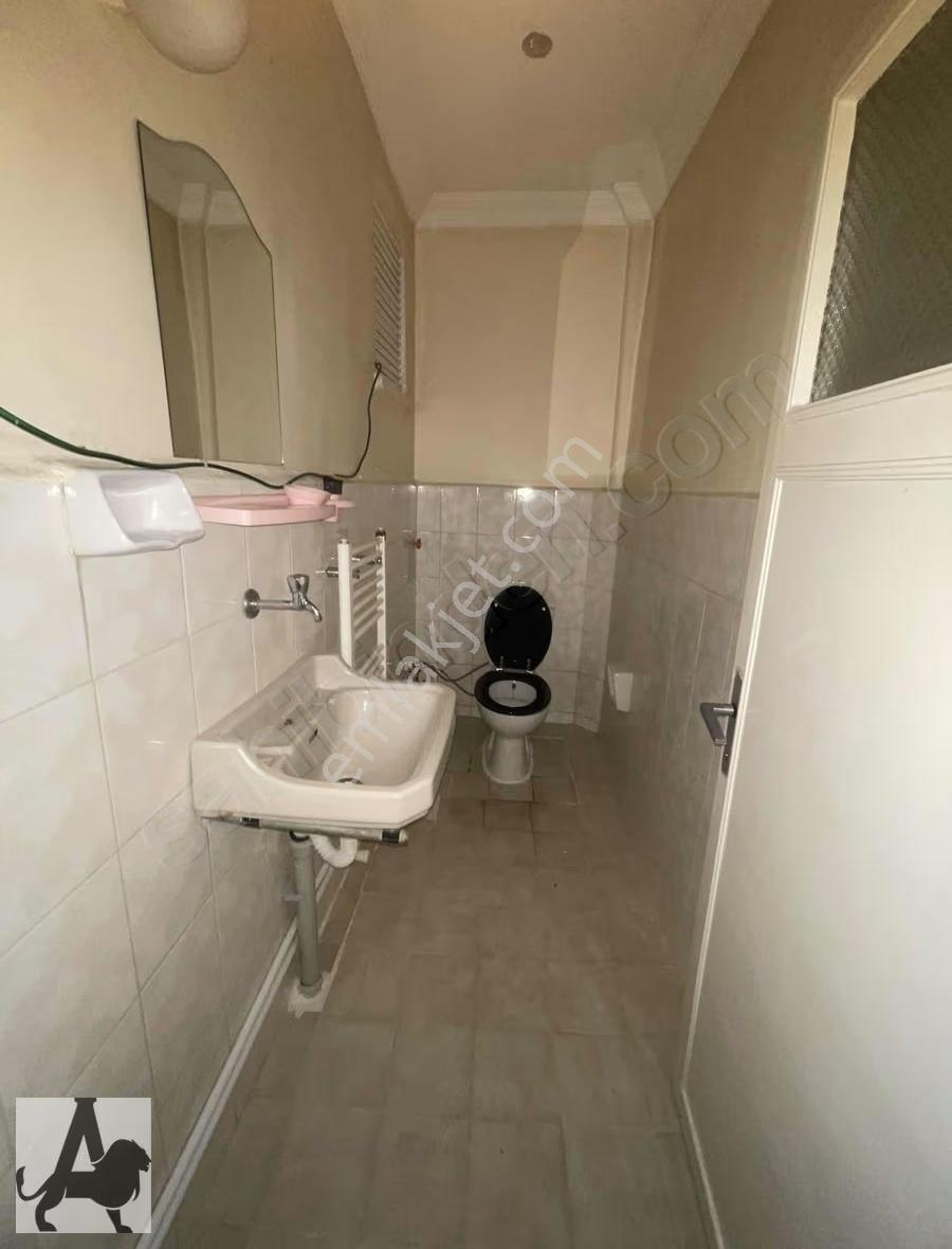 Arslan Emlaktan Karşıyakada 2+1 Manzaralı Kiralık Daire - Görsel 7