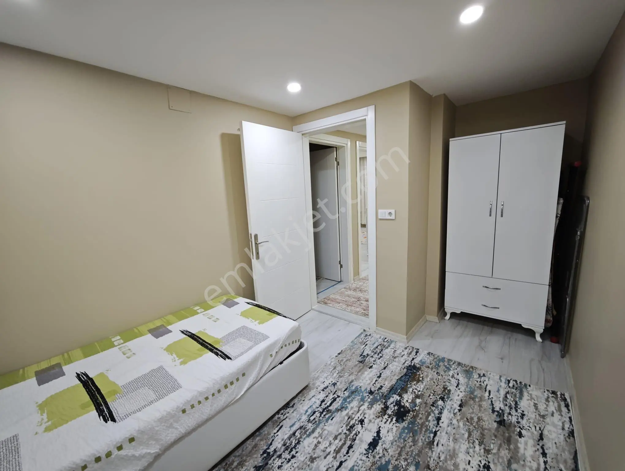 Manisa Alaşehir Alper Gayrimenkulden Fatih Caddesinde Satılık Aile Apt. Eşyalı 2+1a.mutfak Daire - Görsel 2