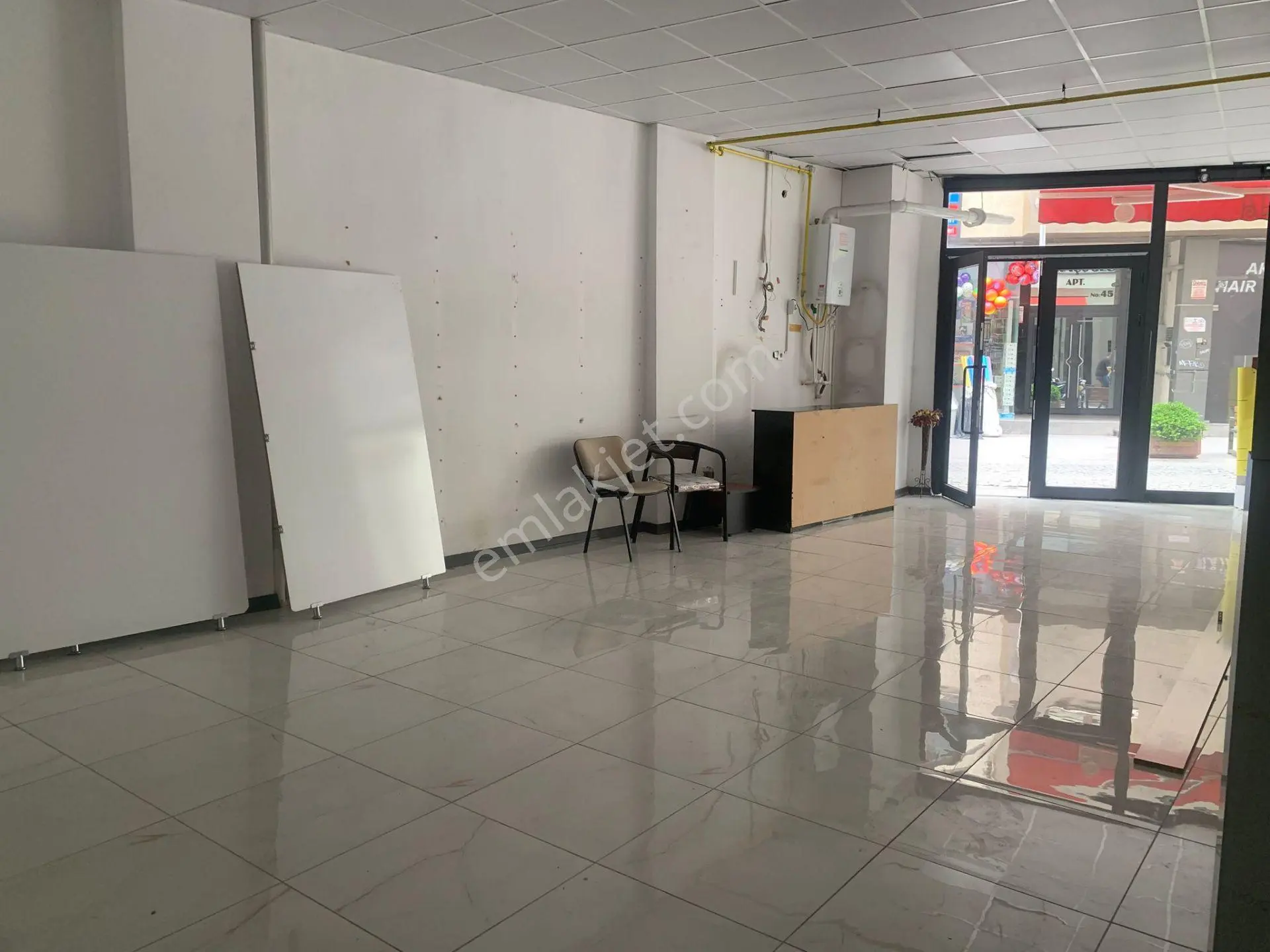 Reşadiye Esnaf Sokağında 187m2 Kiralık Dükkan