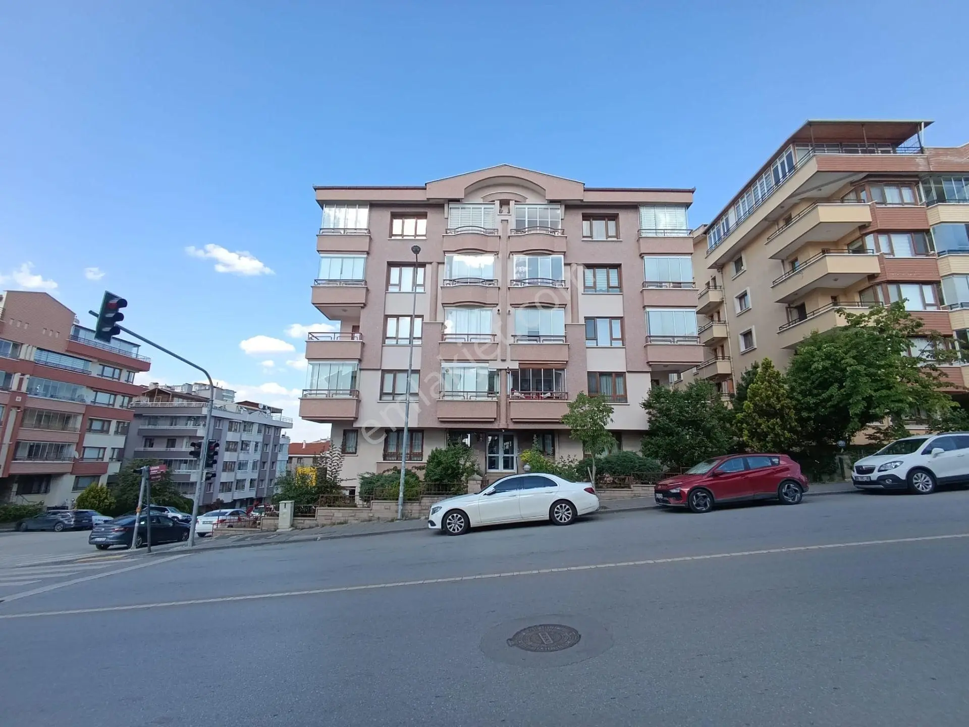 Çankaya Ata Mah.lizbon Cad.üzerinde Kapalı Otoparklı Kiralık