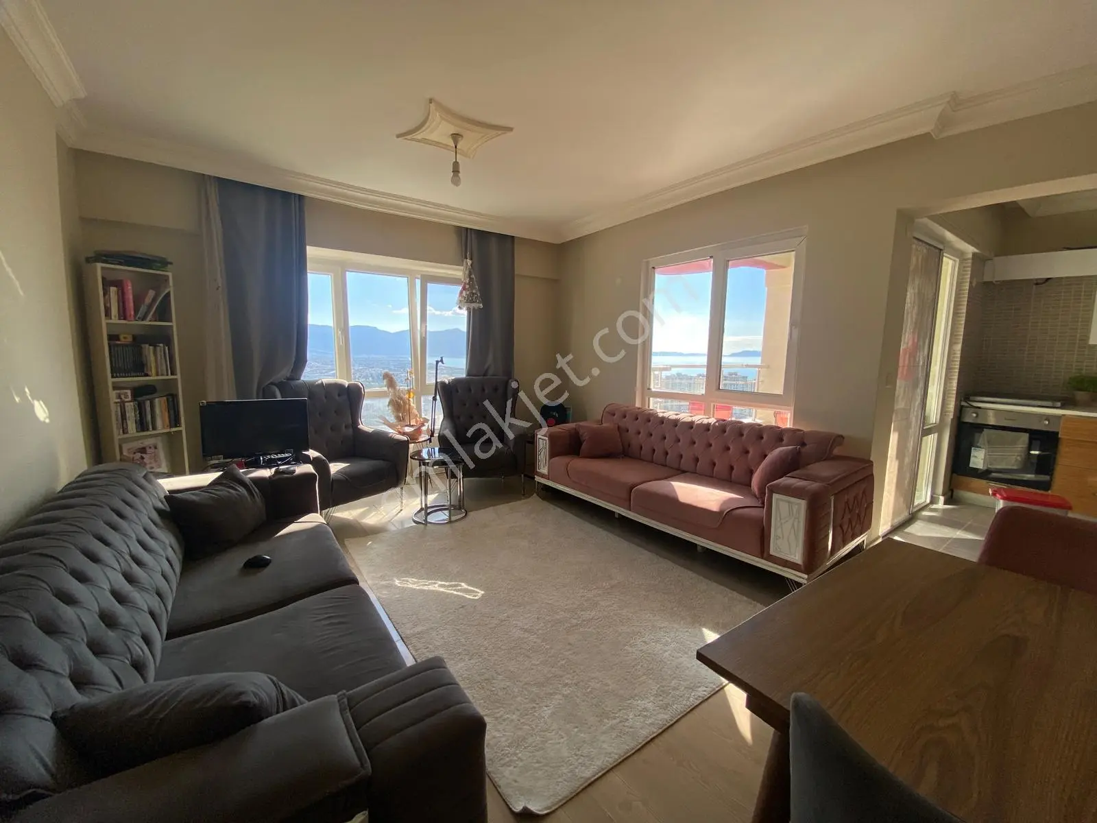 Kuşadası Uydukent'te Deniz Manzaralı Boş Kiralık 2+1 Daire - Görsel 5