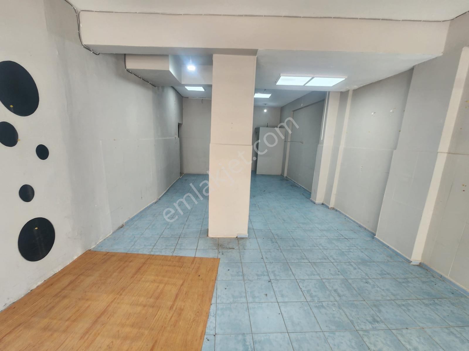Sancak Camii Sokağında Kiralık Dükkan - Görsel 2