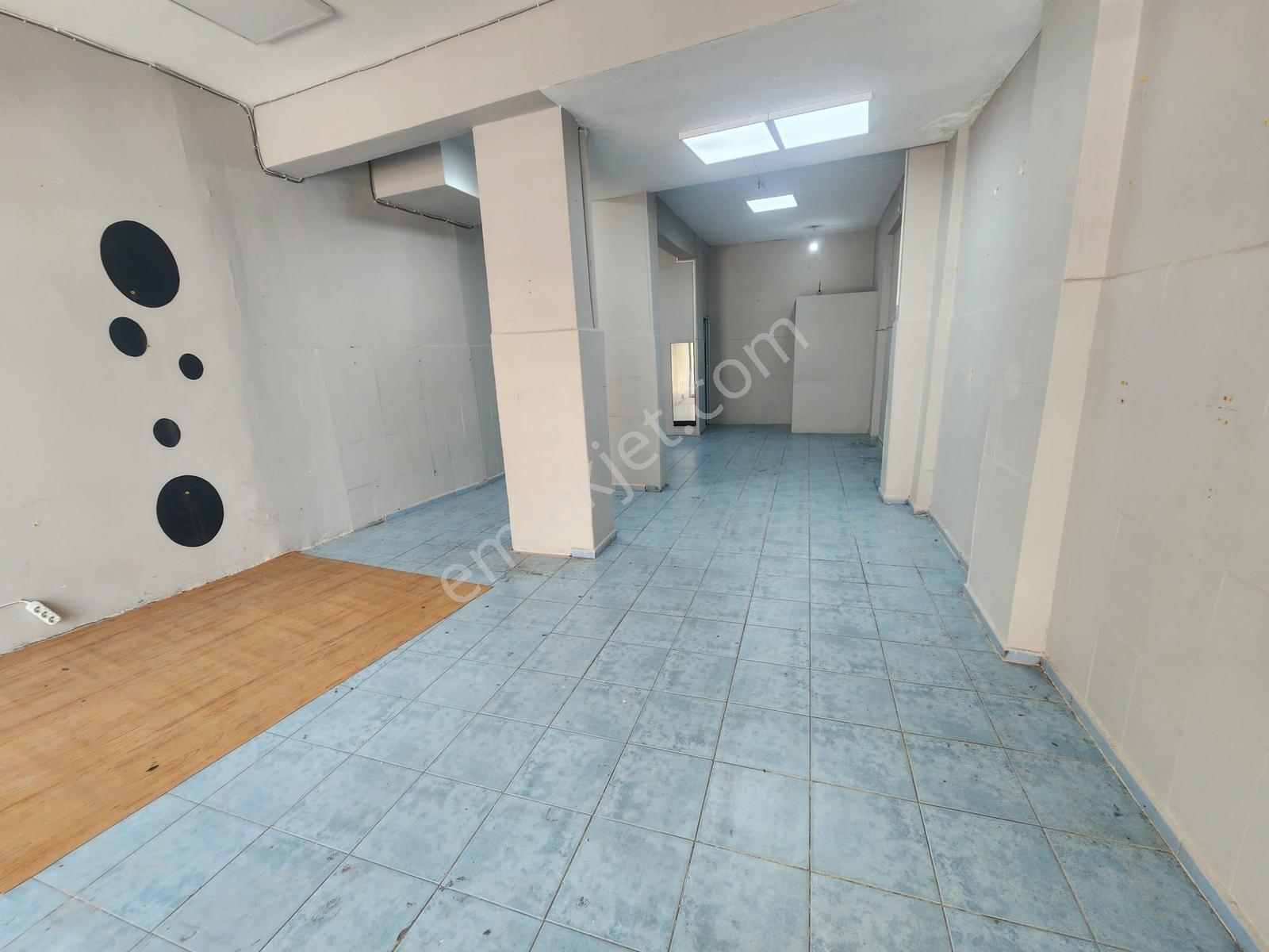 Sancak Camii Sokağında Kiralık Dükkan - Görsel 9