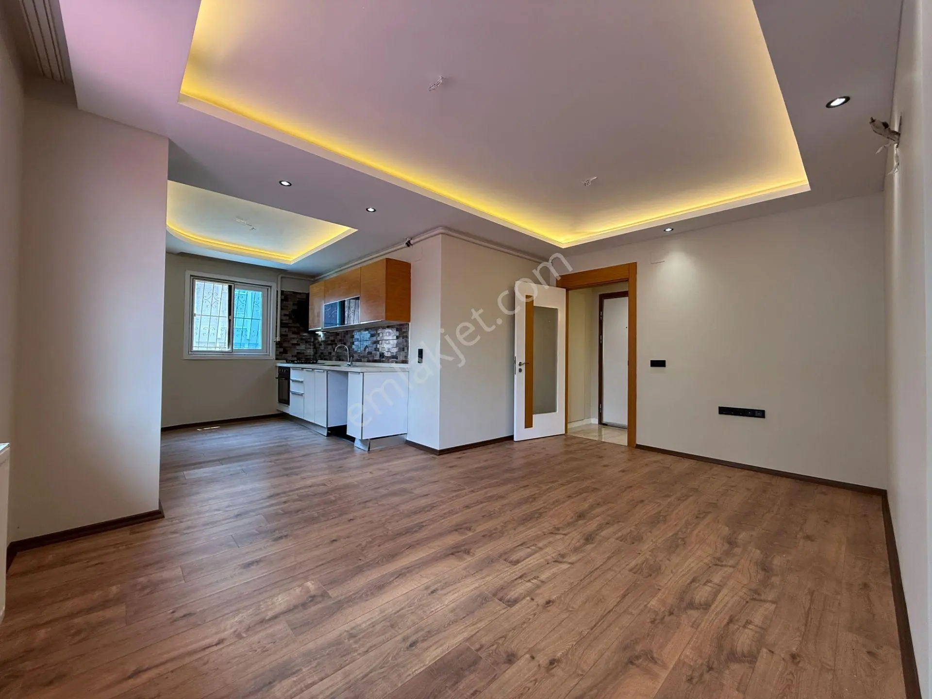 Türkmenbaşı'ında 2+1 90 M2 Site İçi Hasarsız İskanlı Satılık Daire - Görsel 2