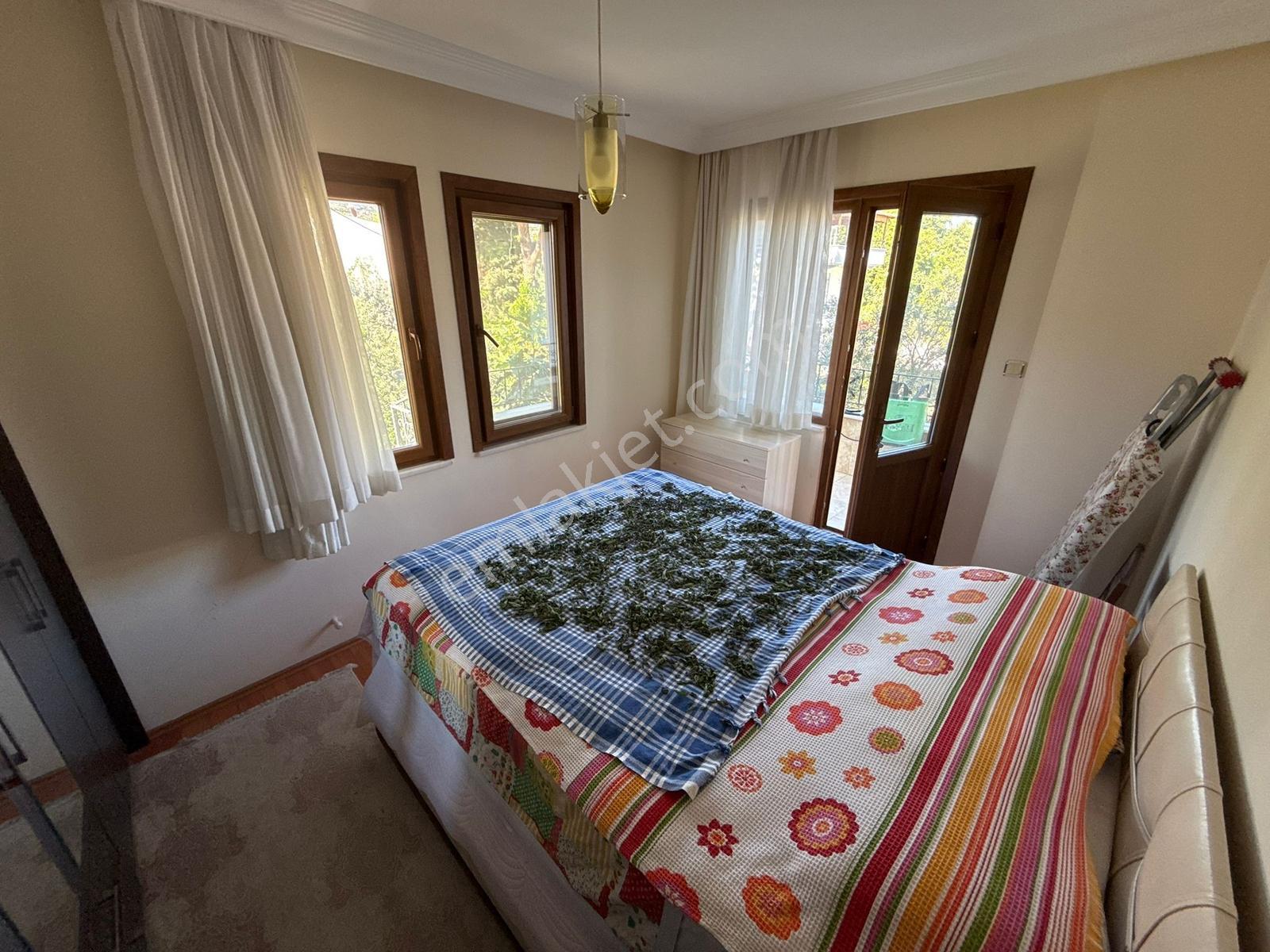 Varyant'tan Altınolukta 4+1 Bahçeli Köşe Denize 50 Metre Villa - Görsel 8