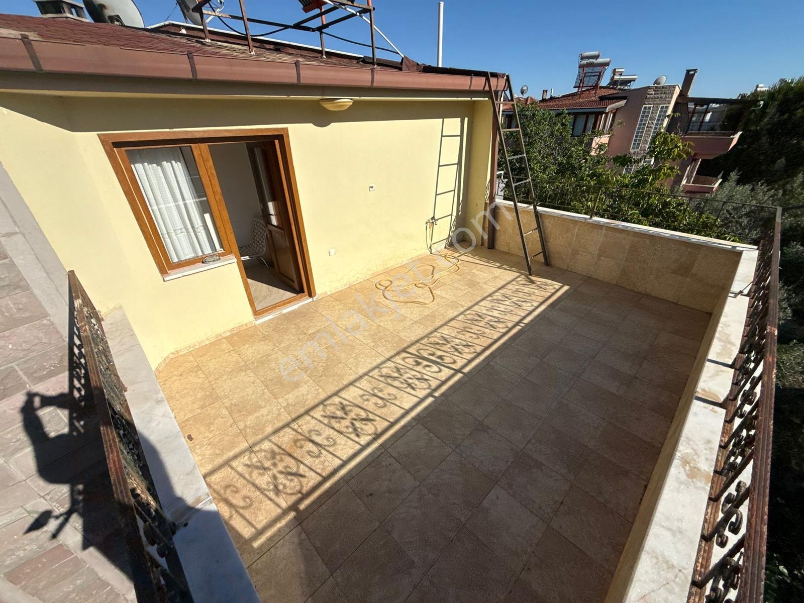 Varyant'tan Altınolukta 4+1 Bahçeli Köşe Denize 50 Metre Villa - Görsel 18